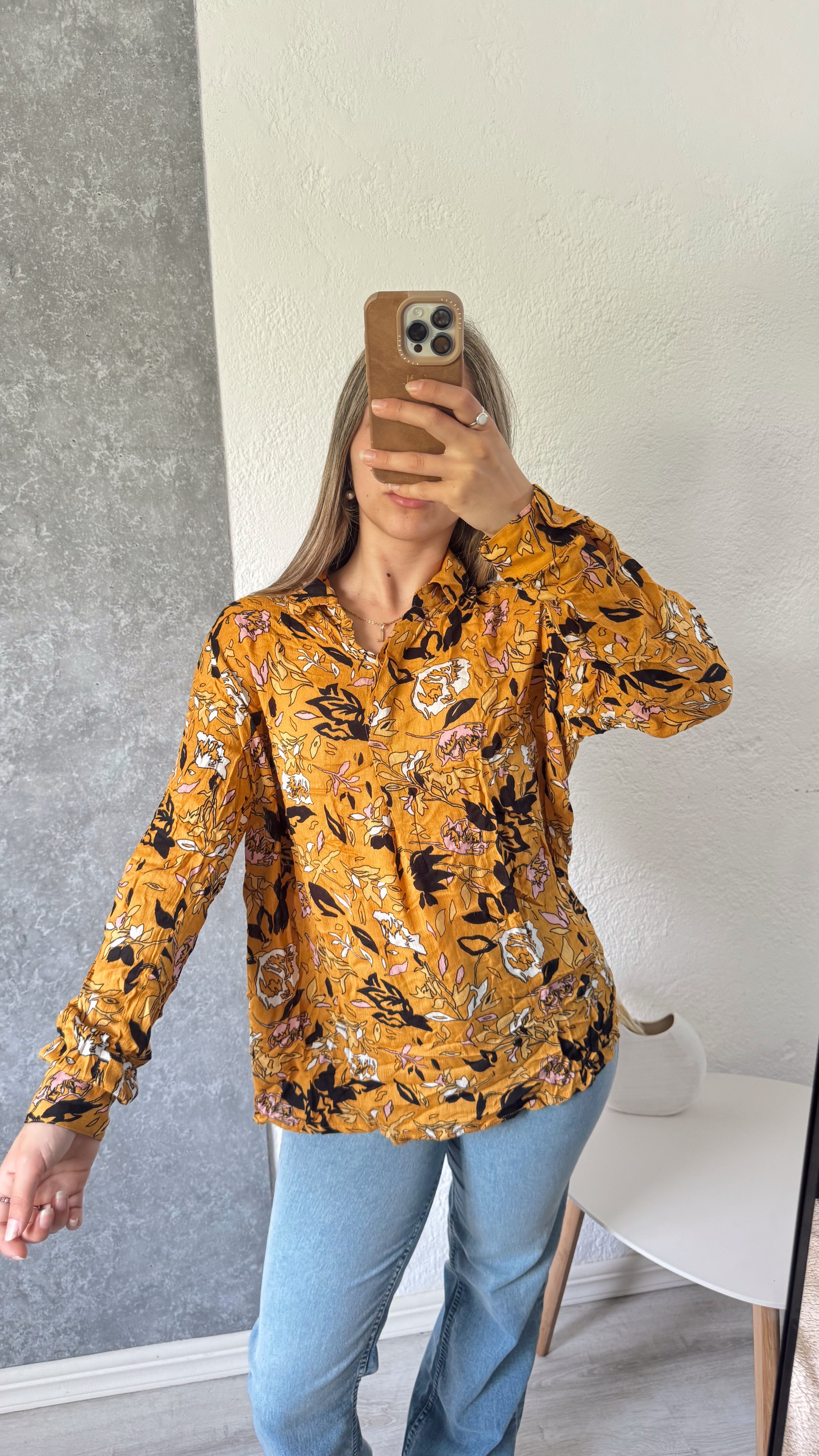 Camisa amarilla estampada