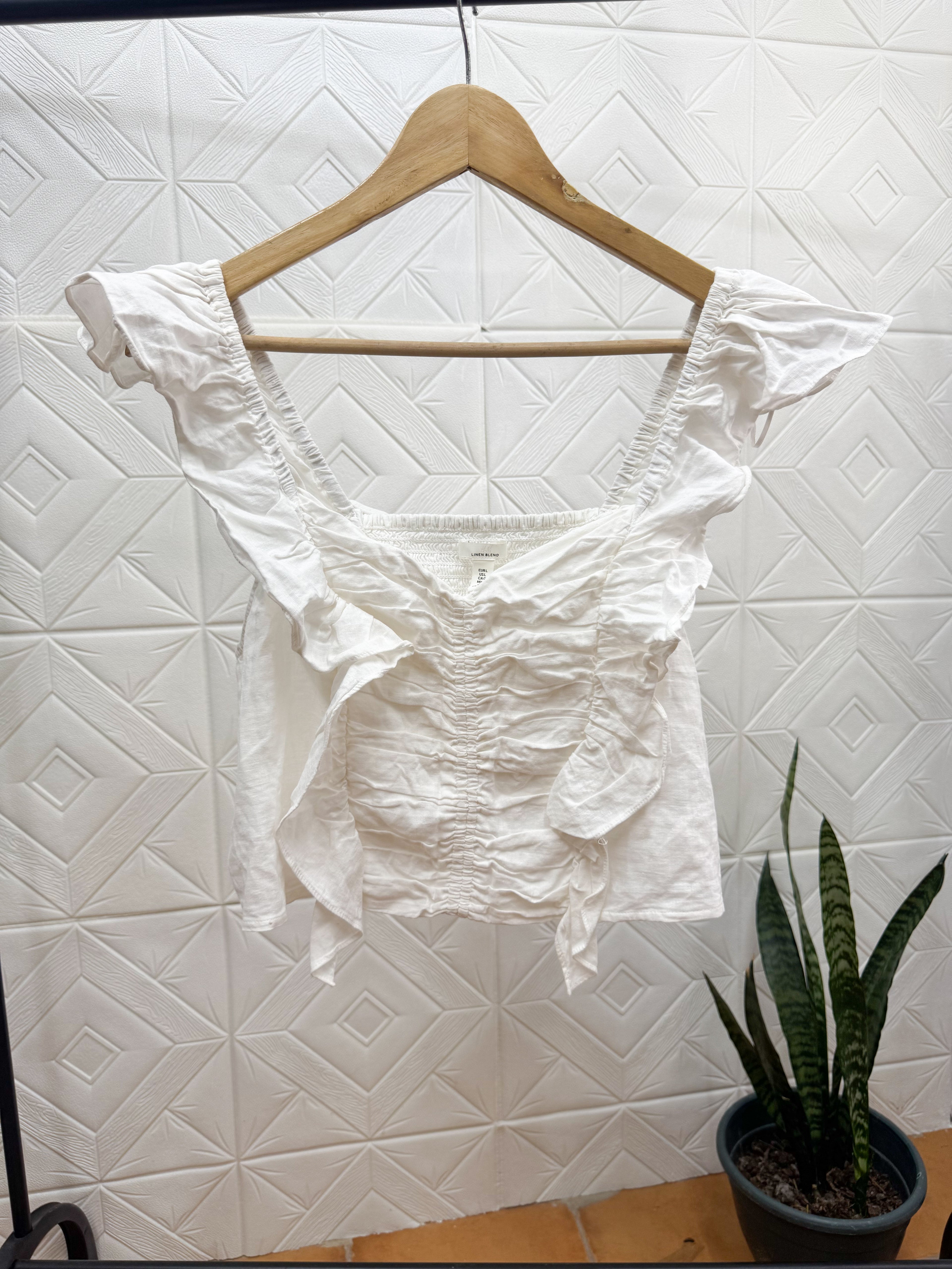 Top talle L blanco con volados