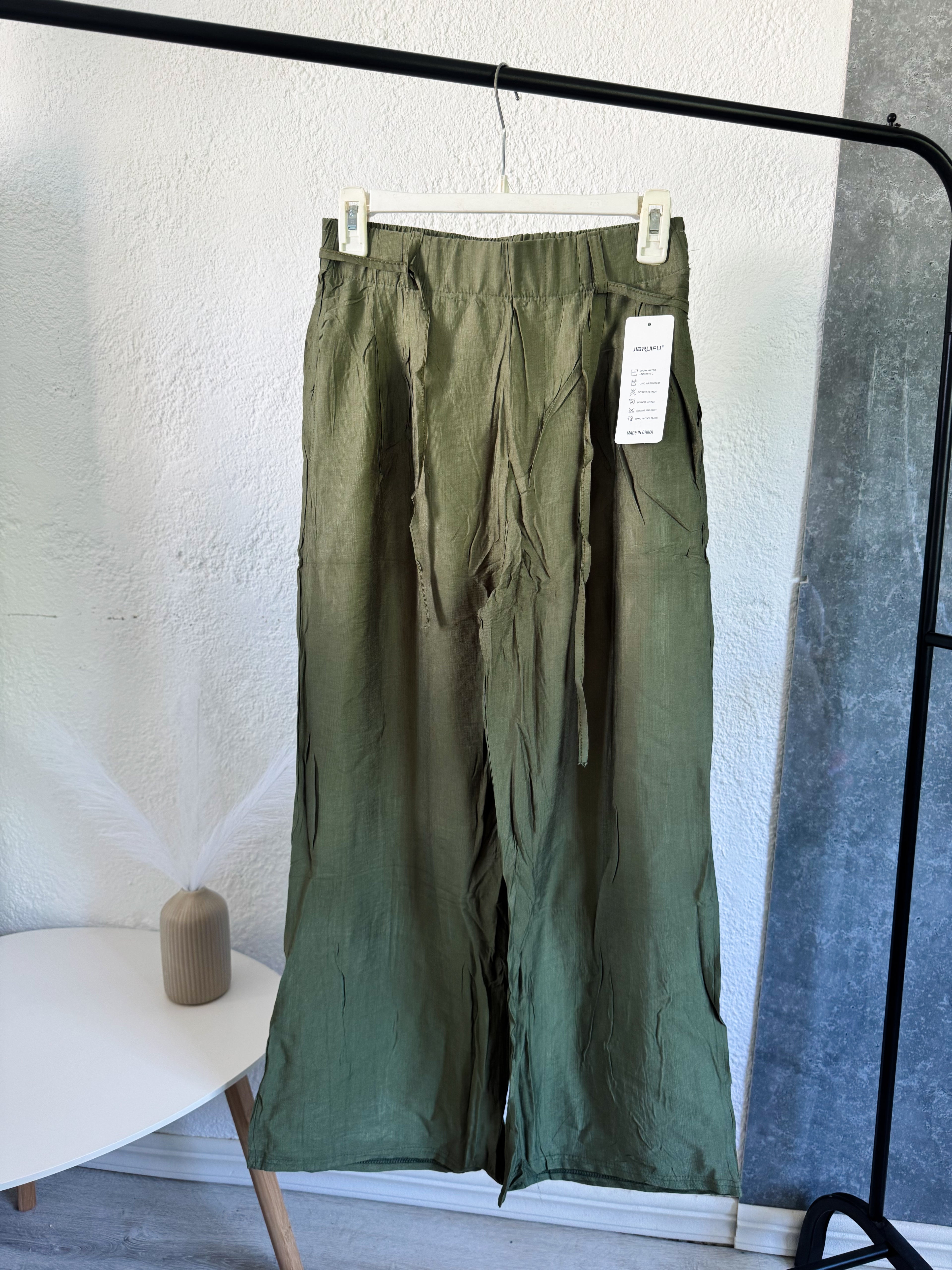 Pantalón NUEVO fresco color verde