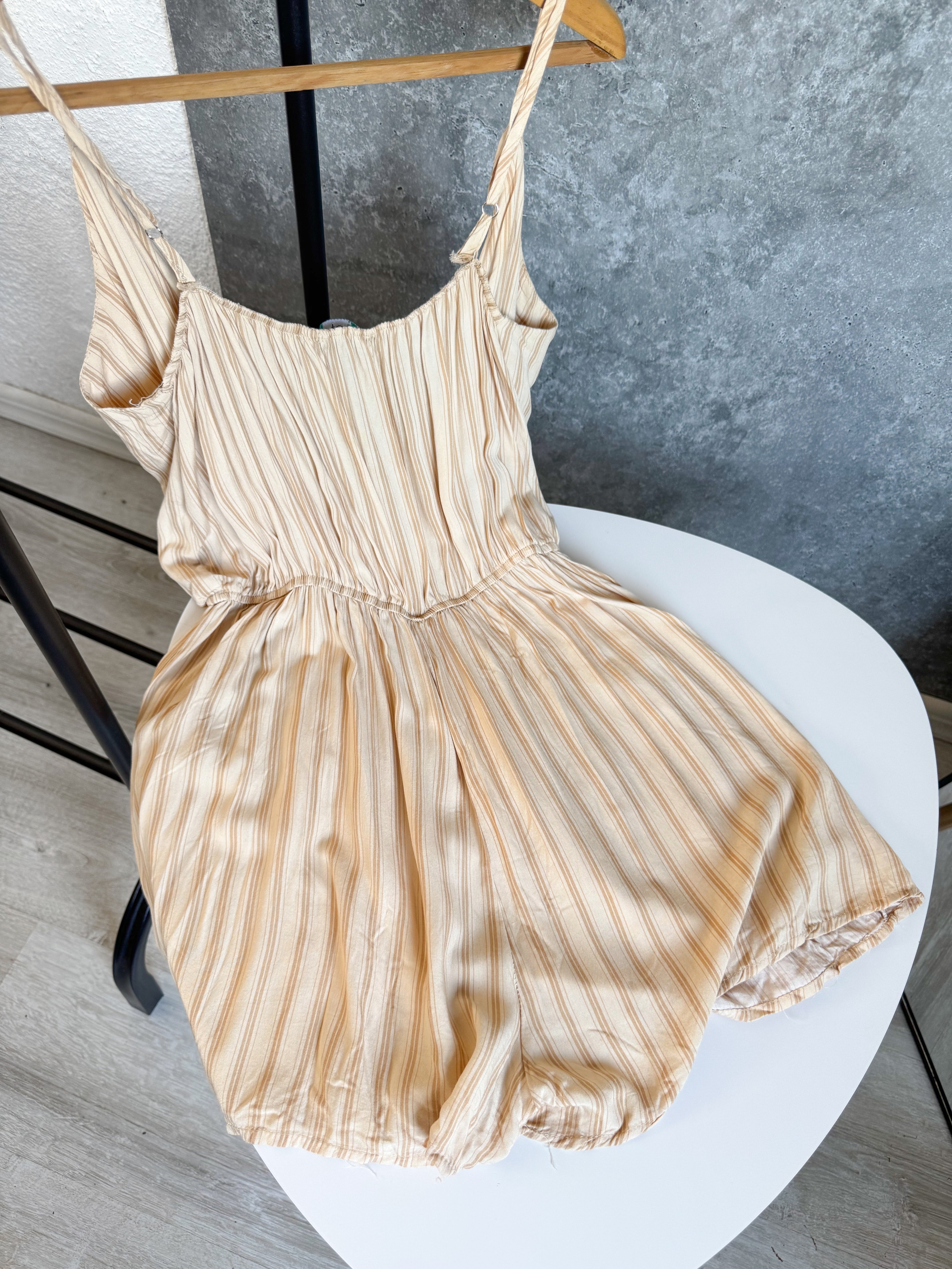 Monito beige a rayas