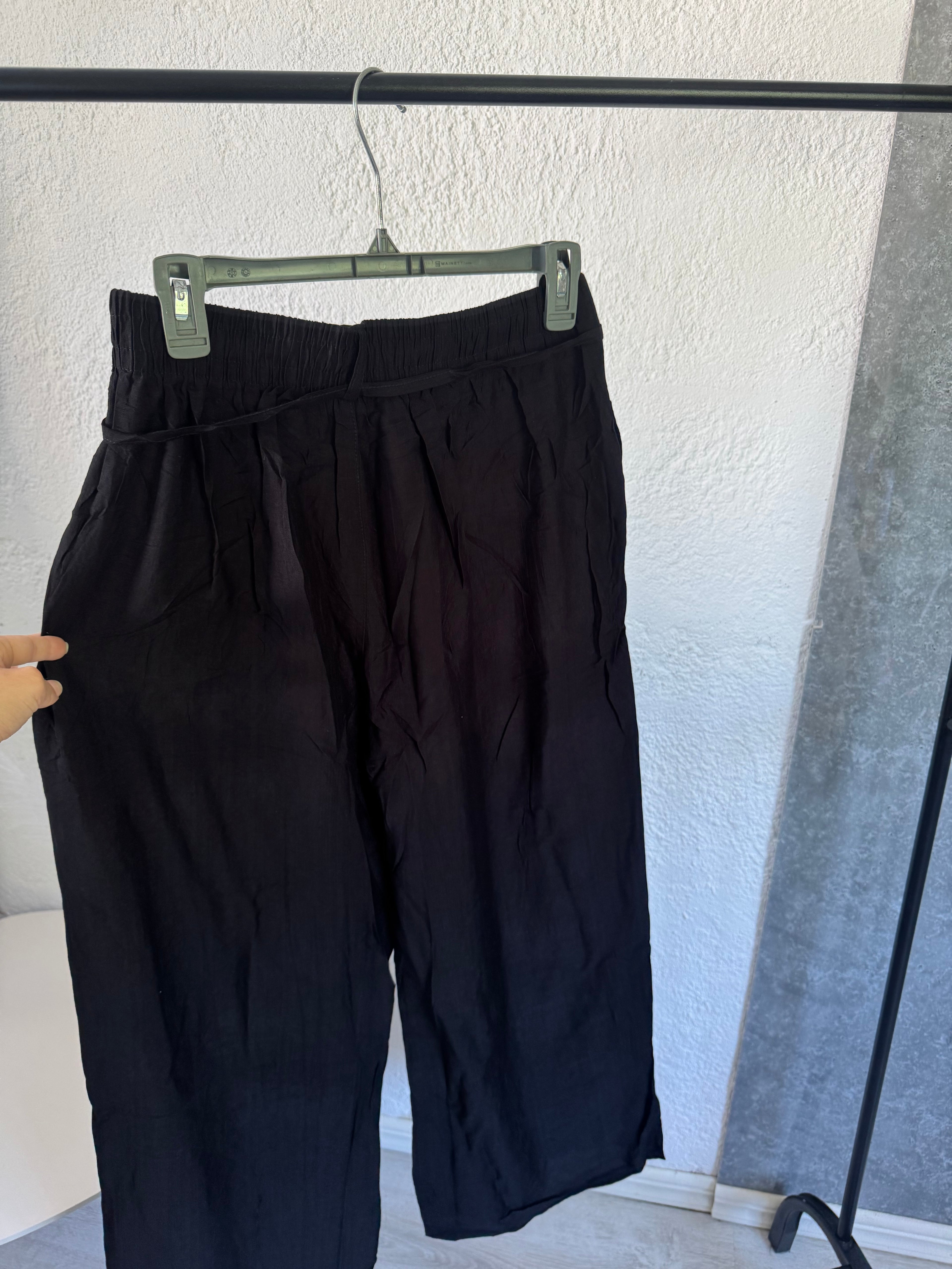 Pantalón NUEVO fresco color negro