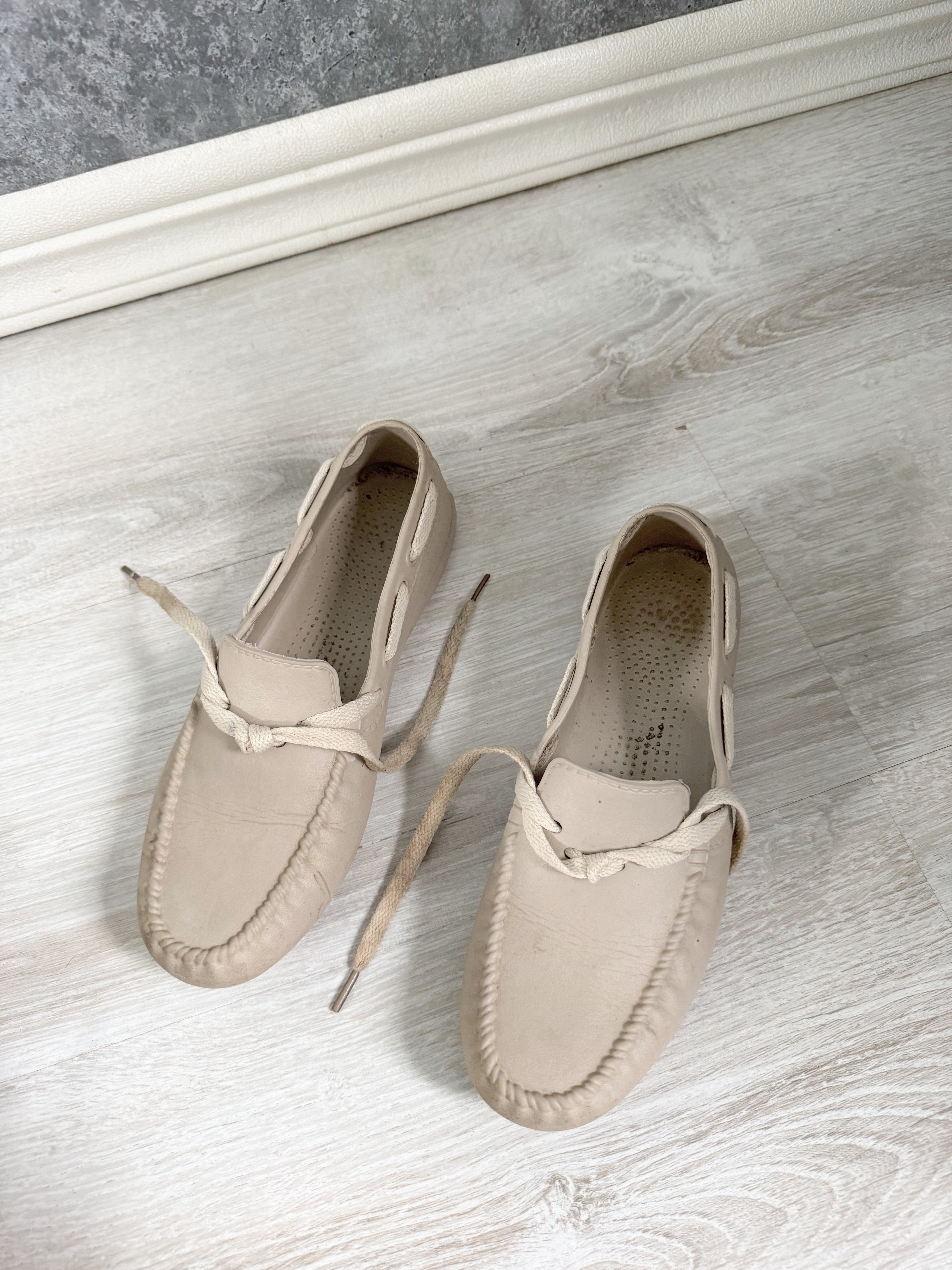 Zapatos suecos beige