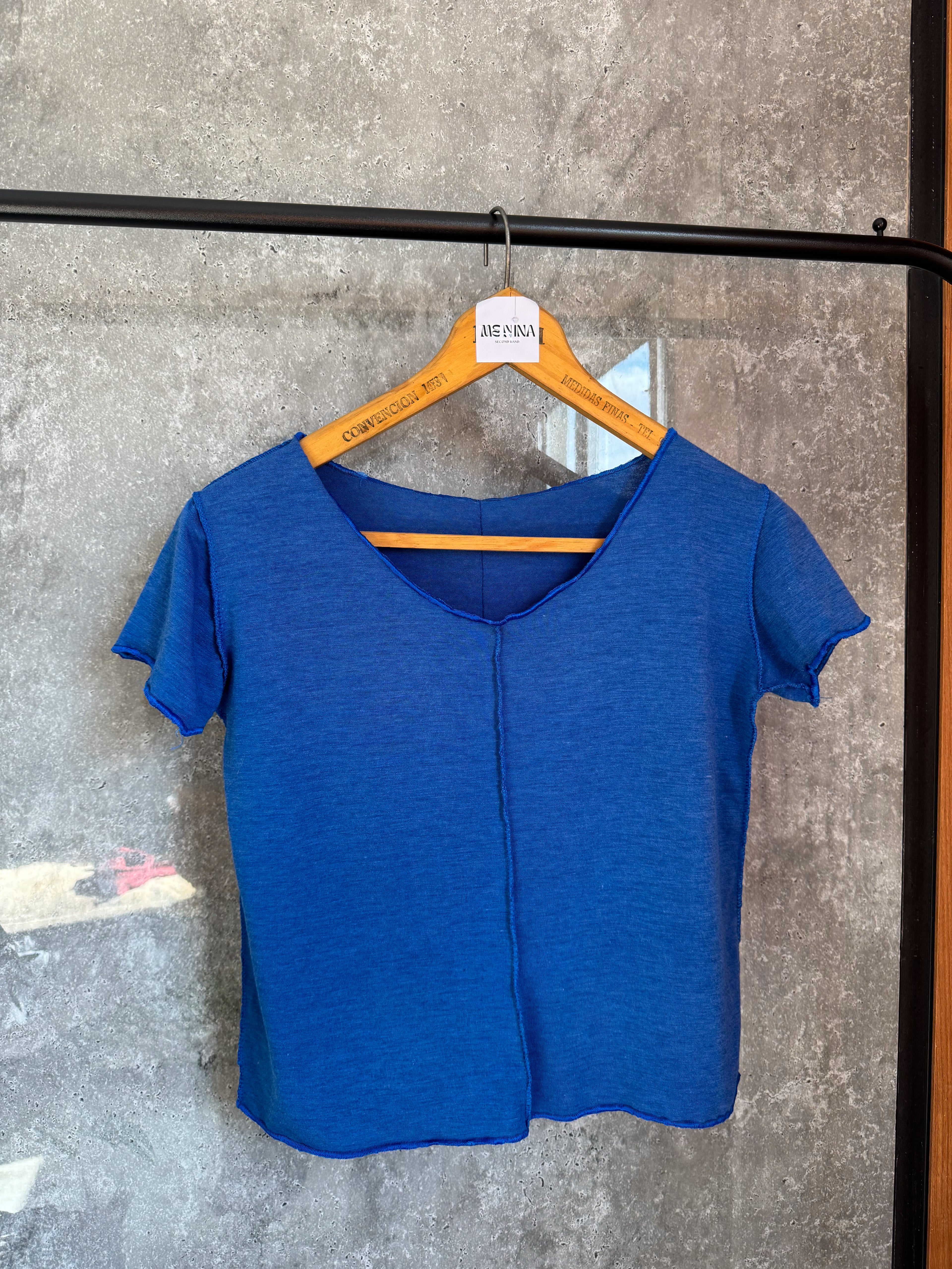 Remera azul manga corta