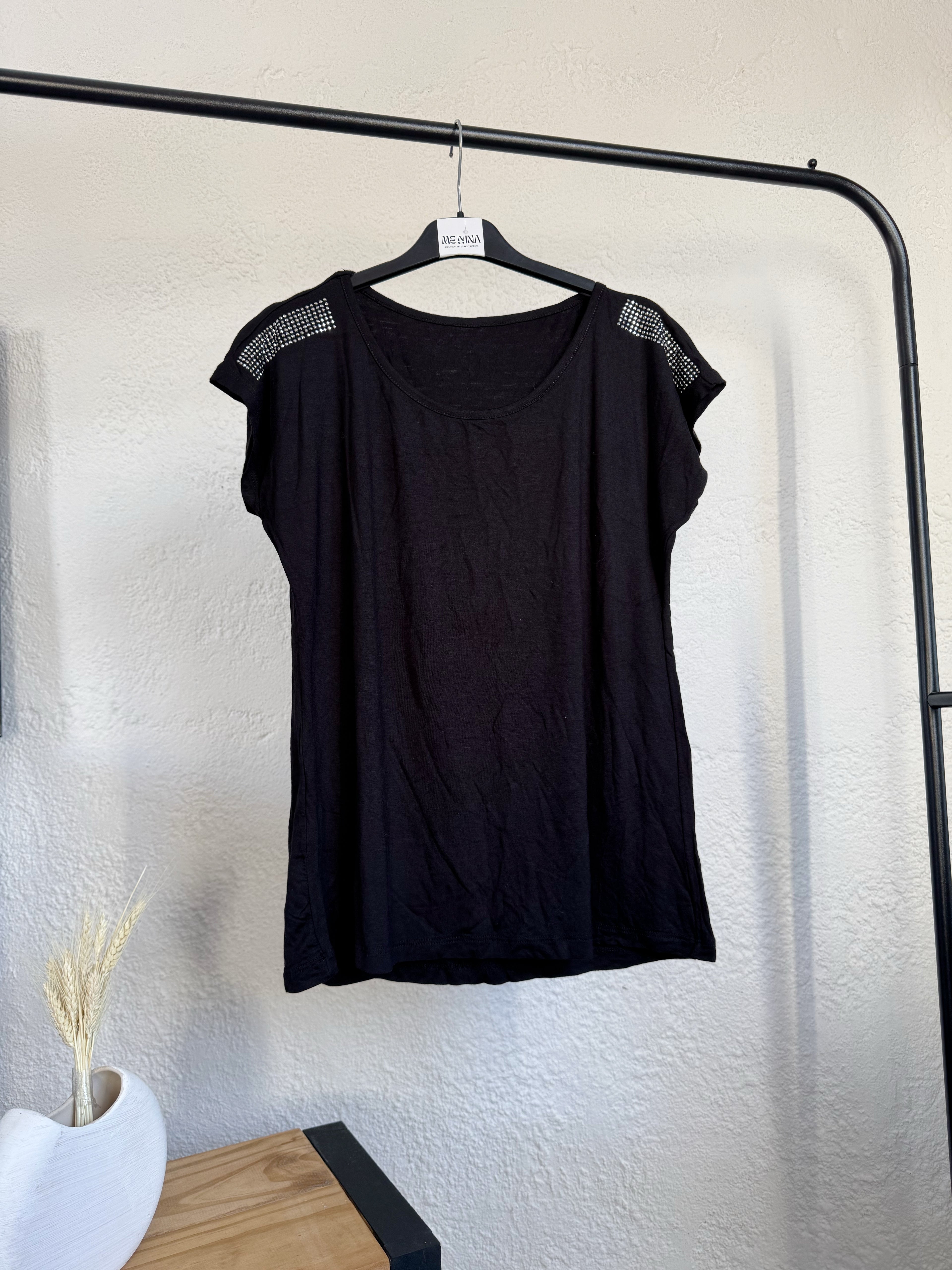 Remera negra manga corta