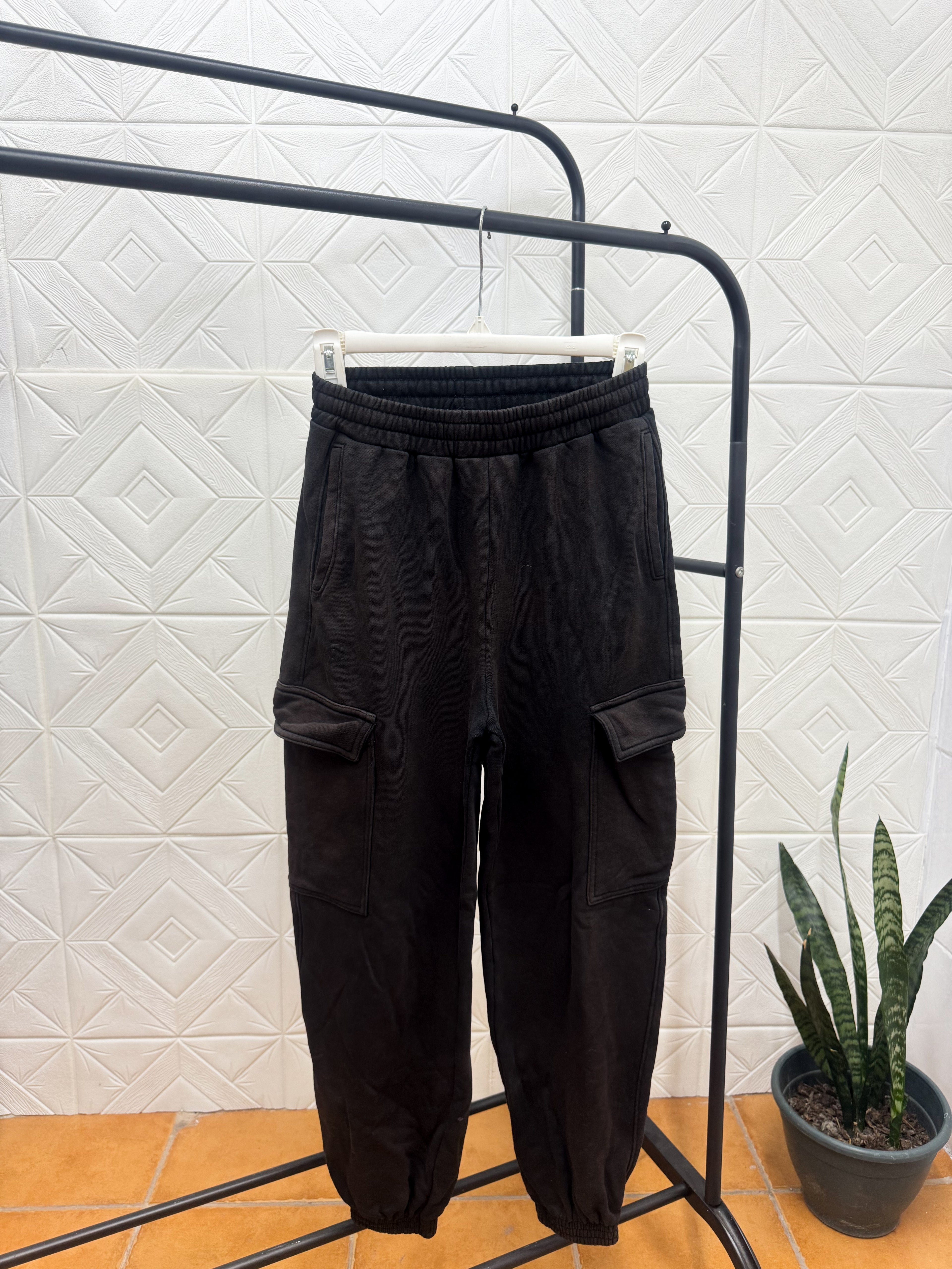 Deportivo cargo negro H&M *con detalle