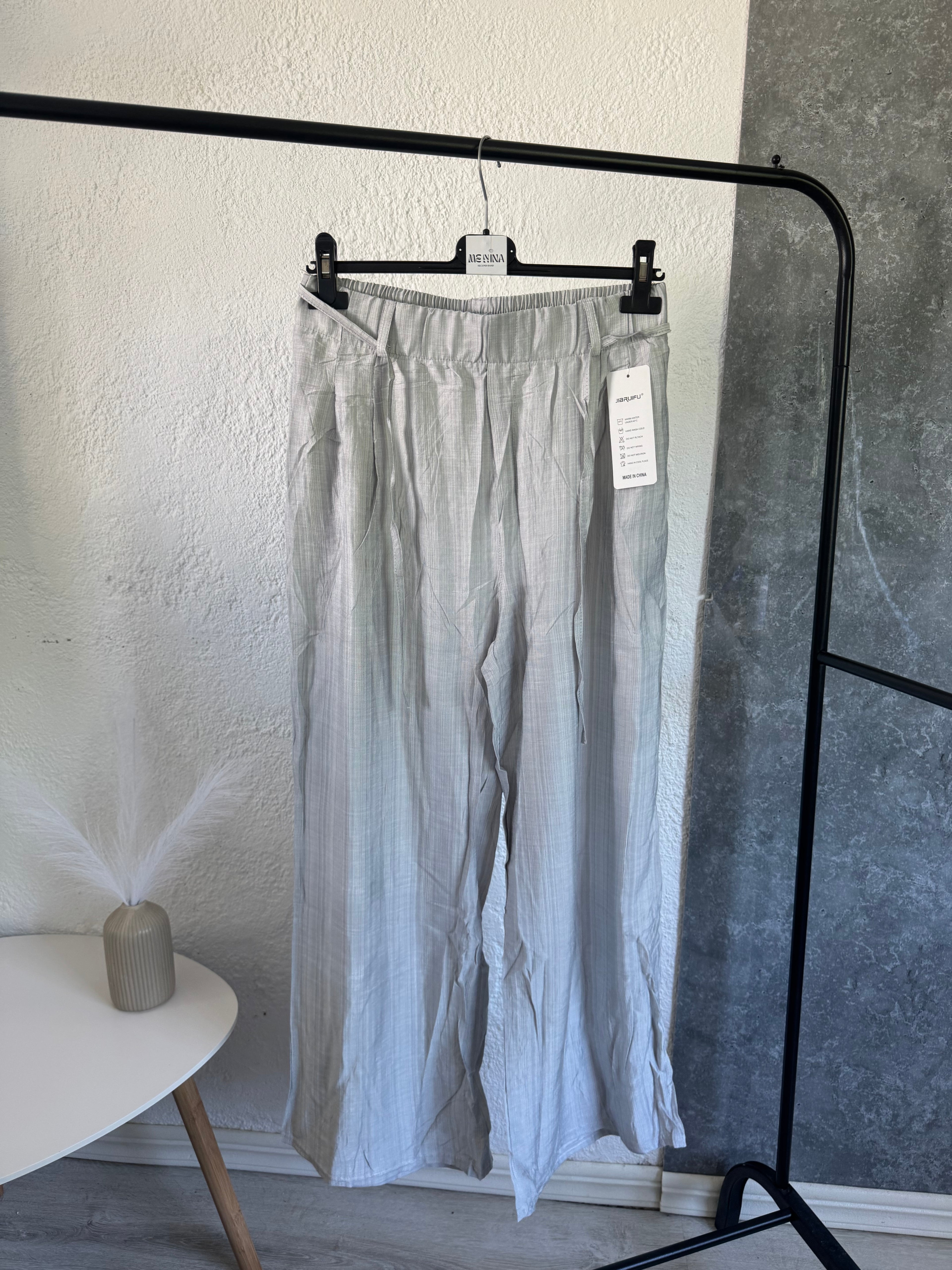 Pantalón NUEVO fresco color gris