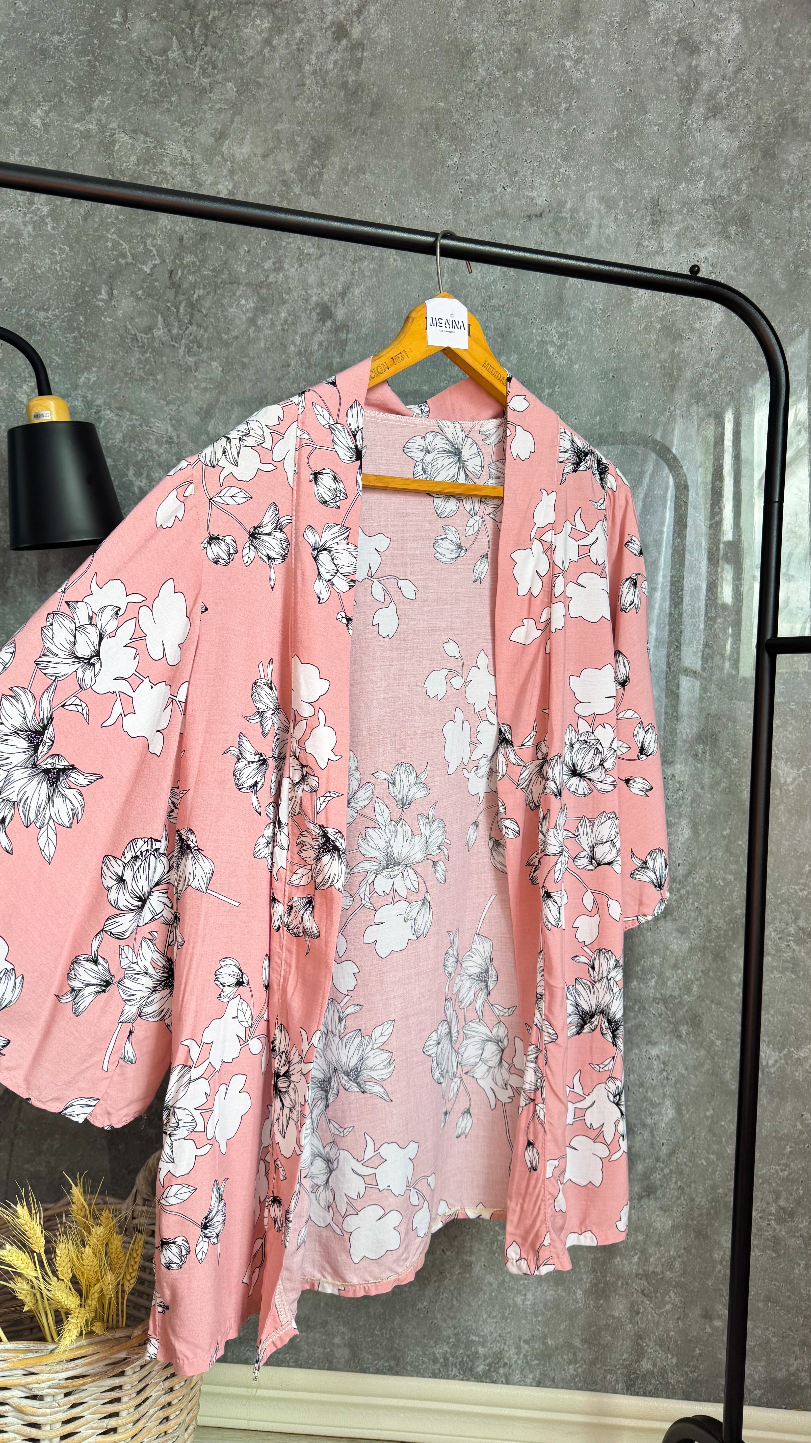 Kimono rosa de flores