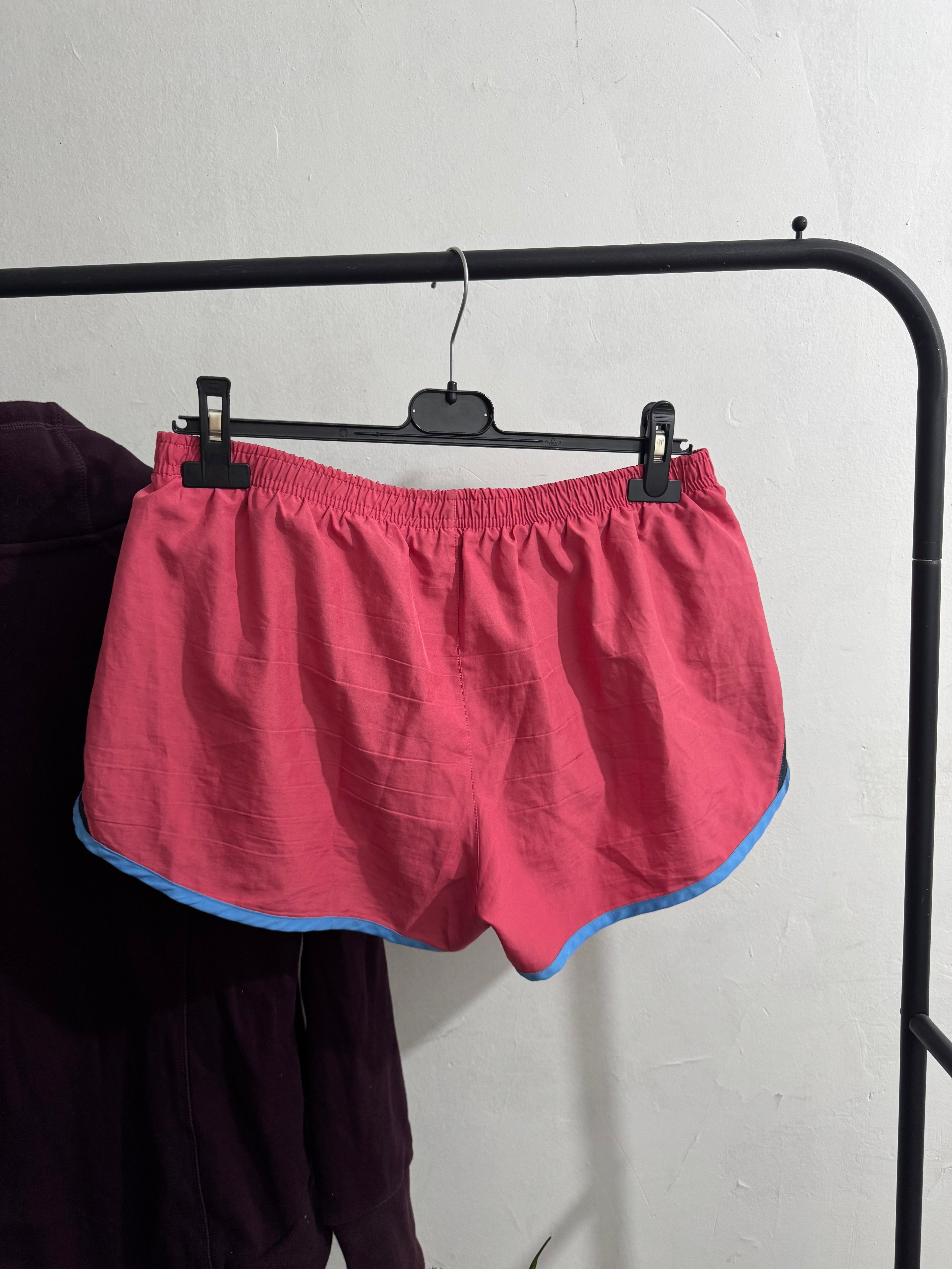 Short deportivo NIKE