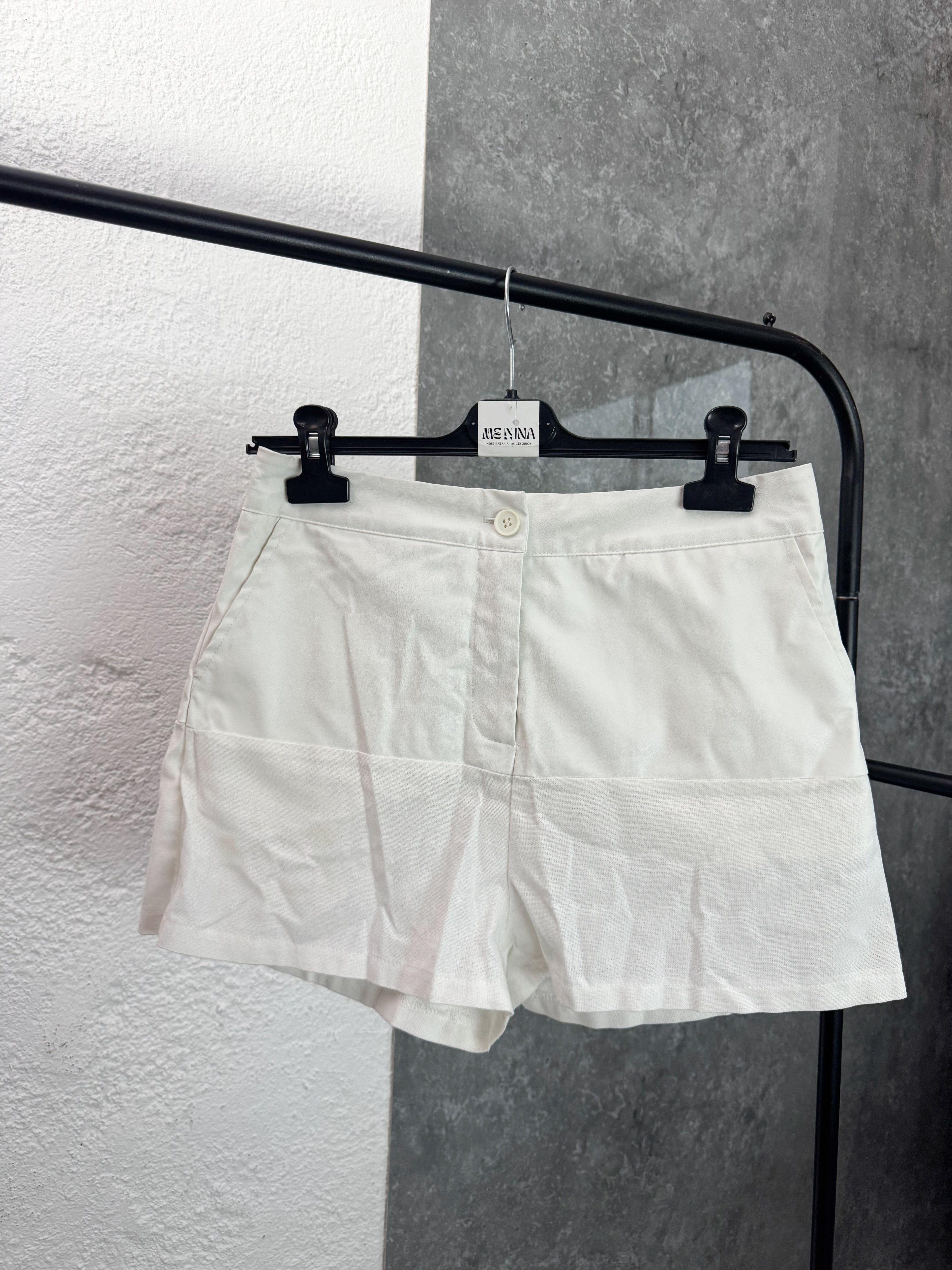 Short blanco cuerina y lino
