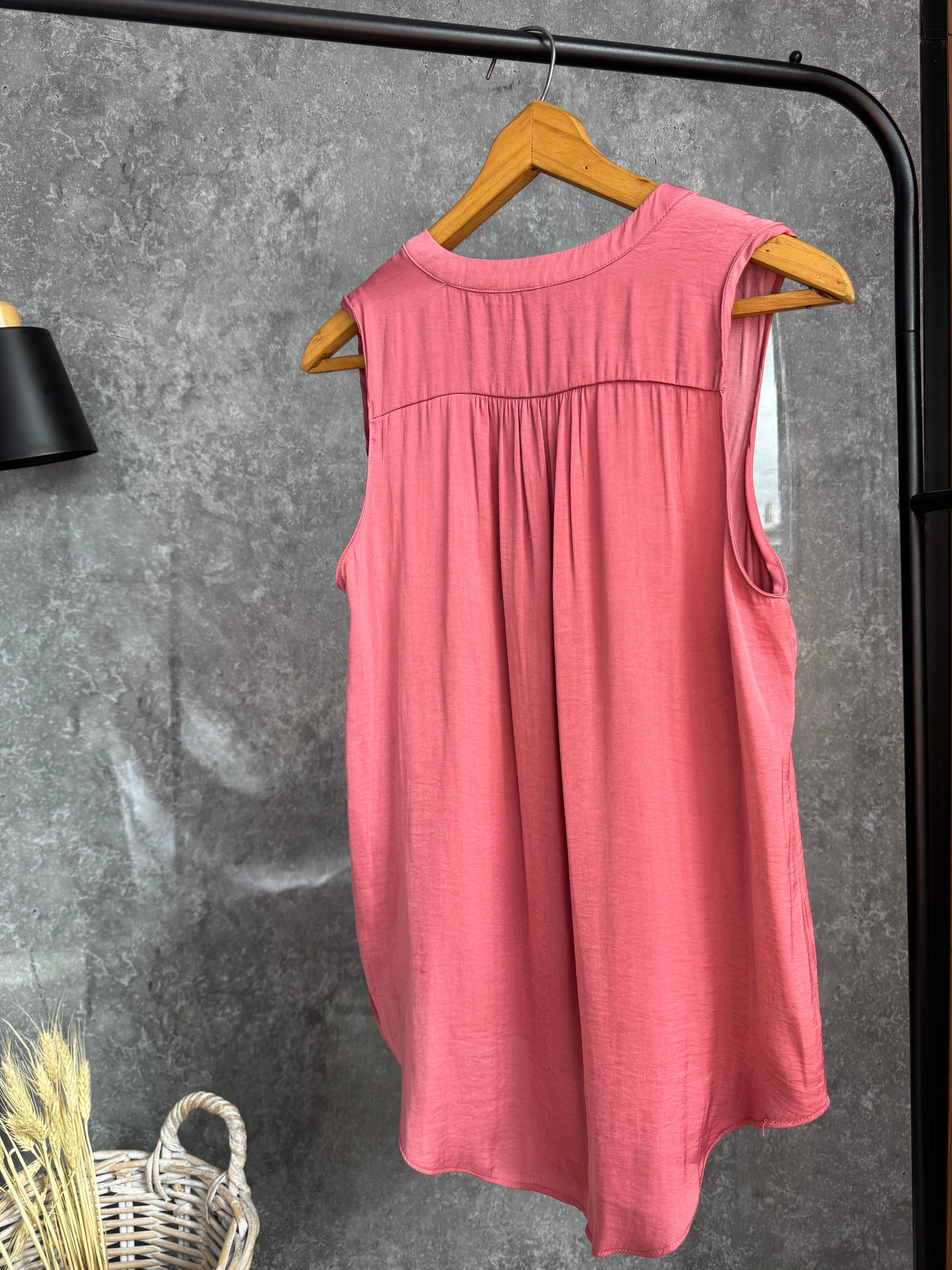 Blusa rosada de satén