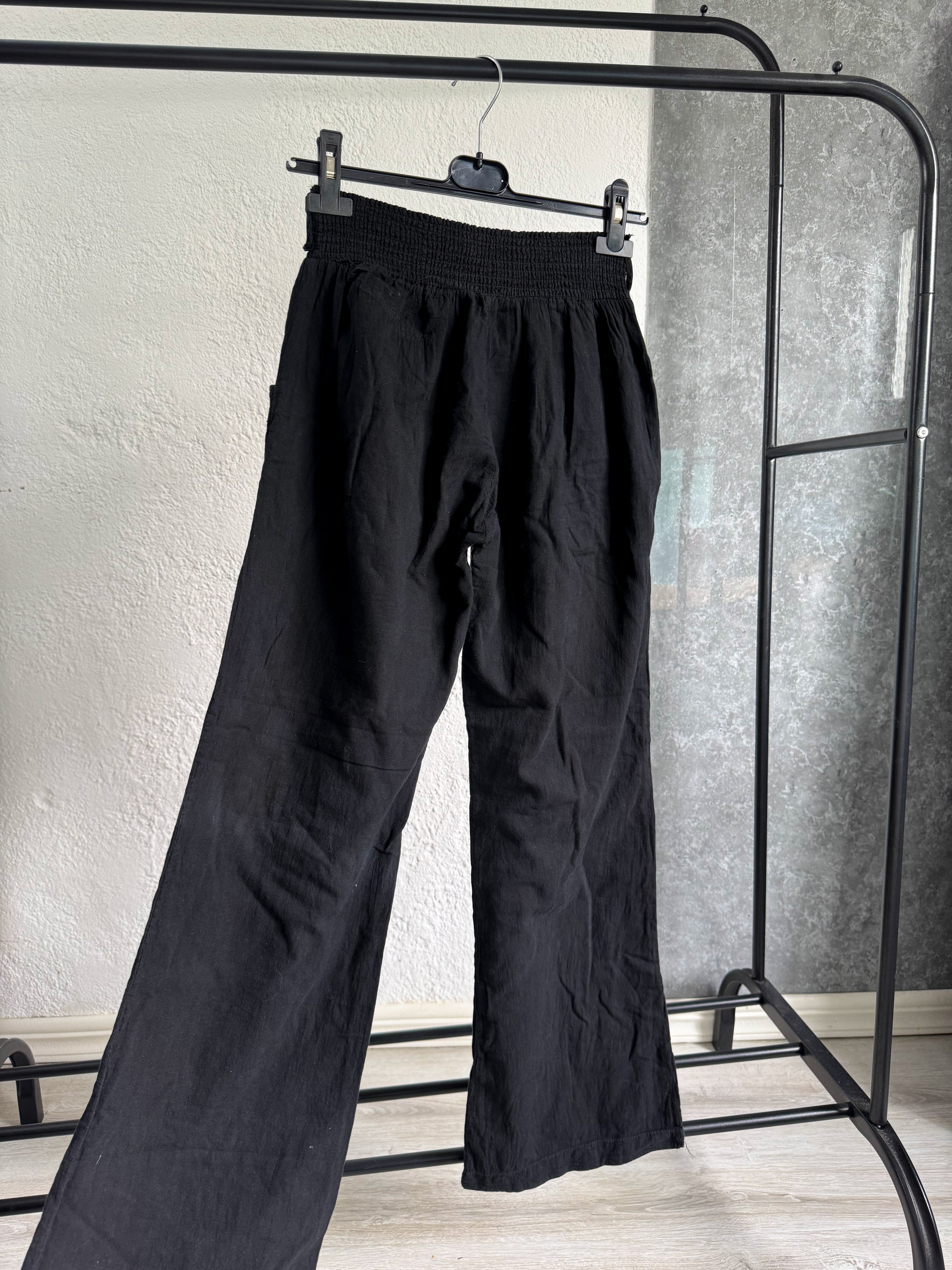 Pantalón negro tipo lino