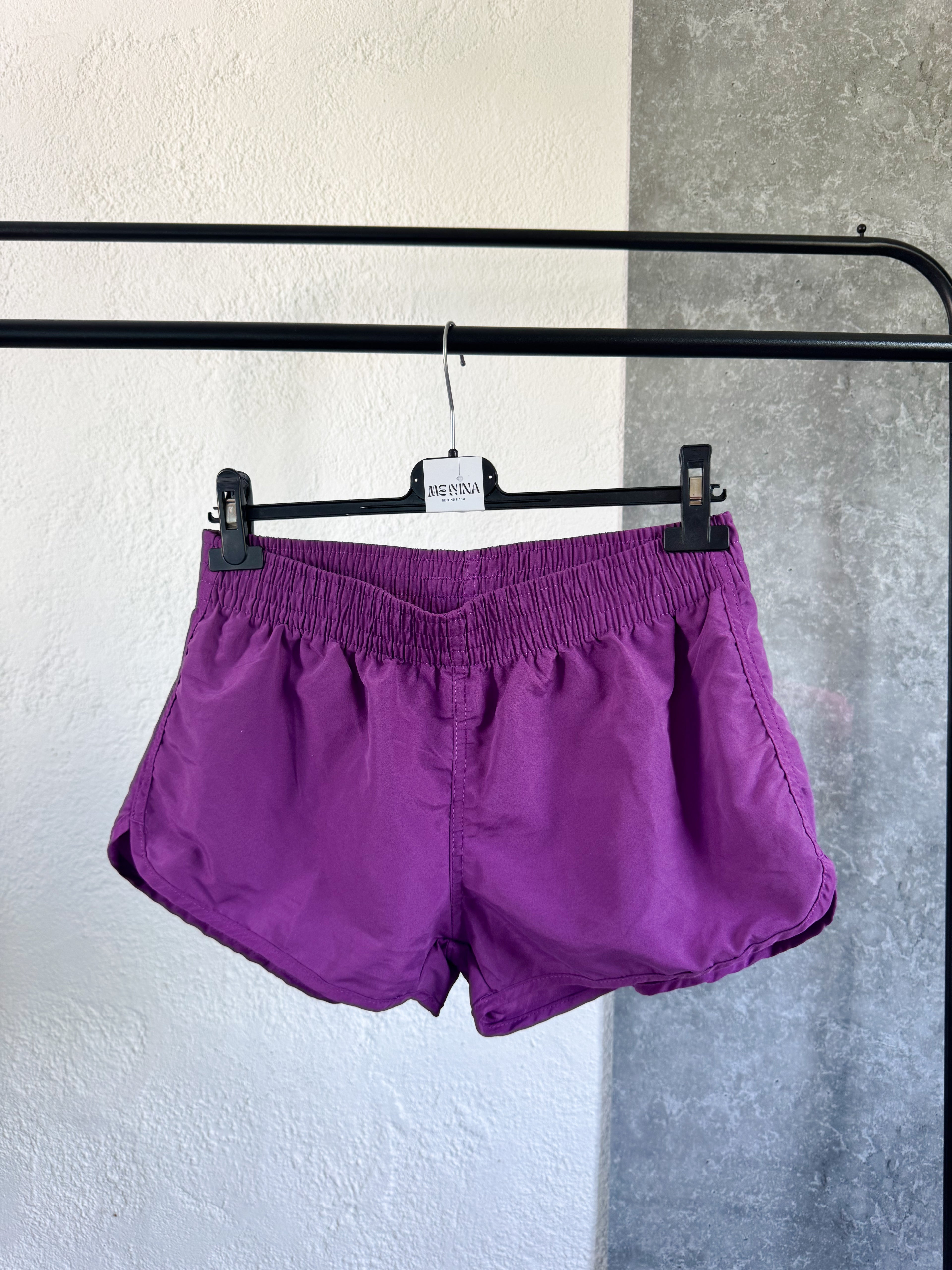 Short lila deportivo