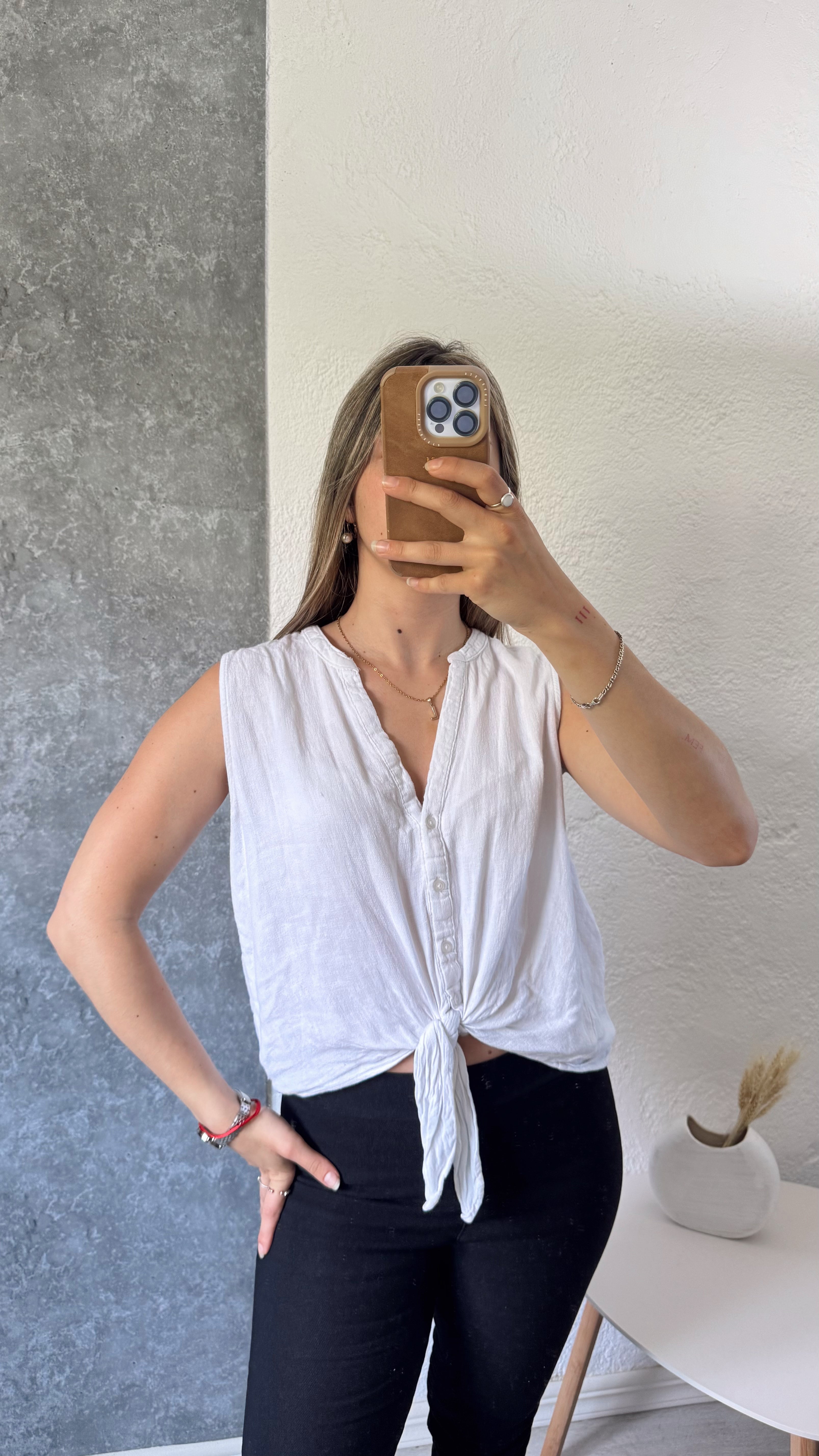 Blusa de nudo blanca