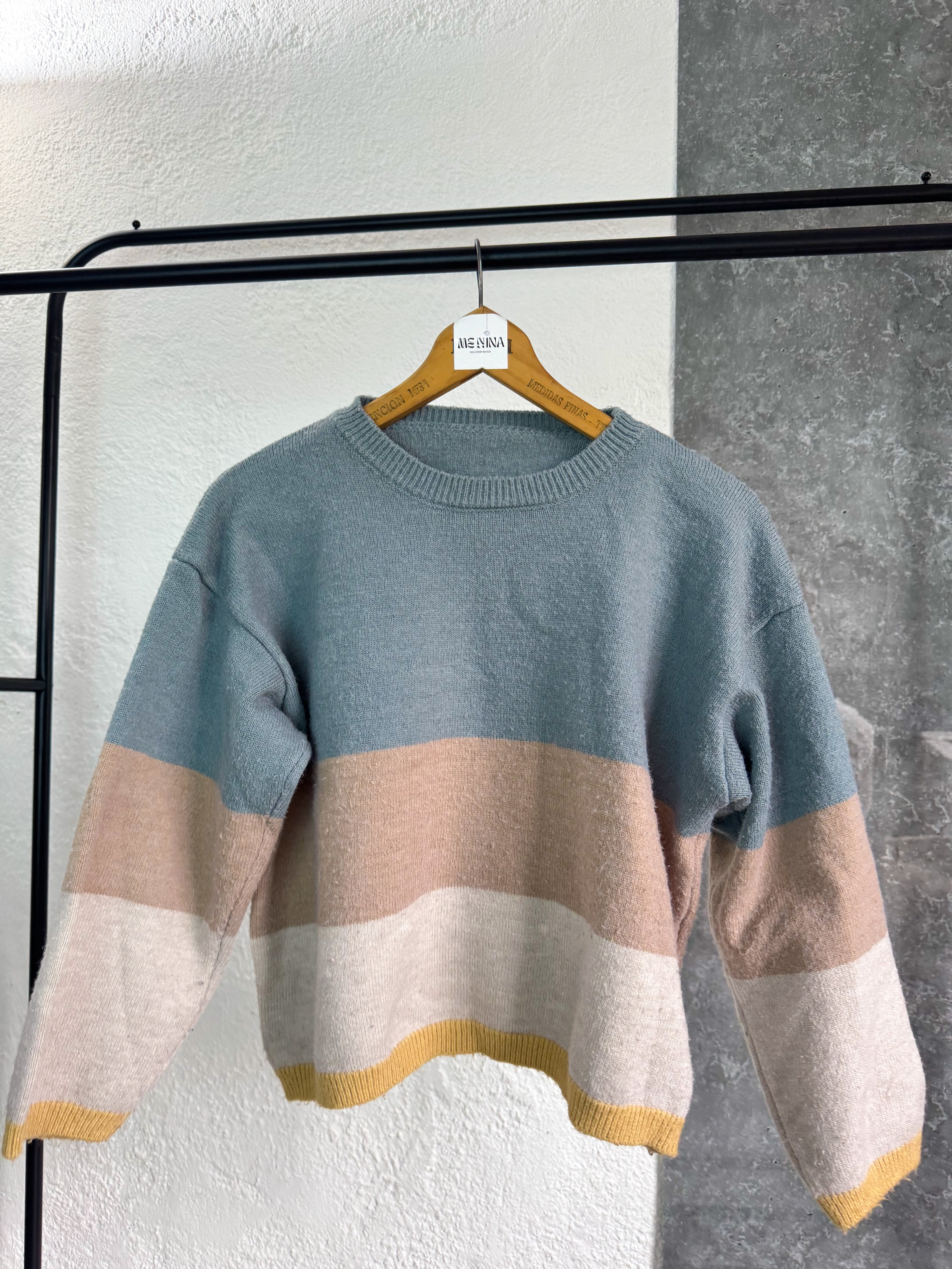 Buzo celeste y beige