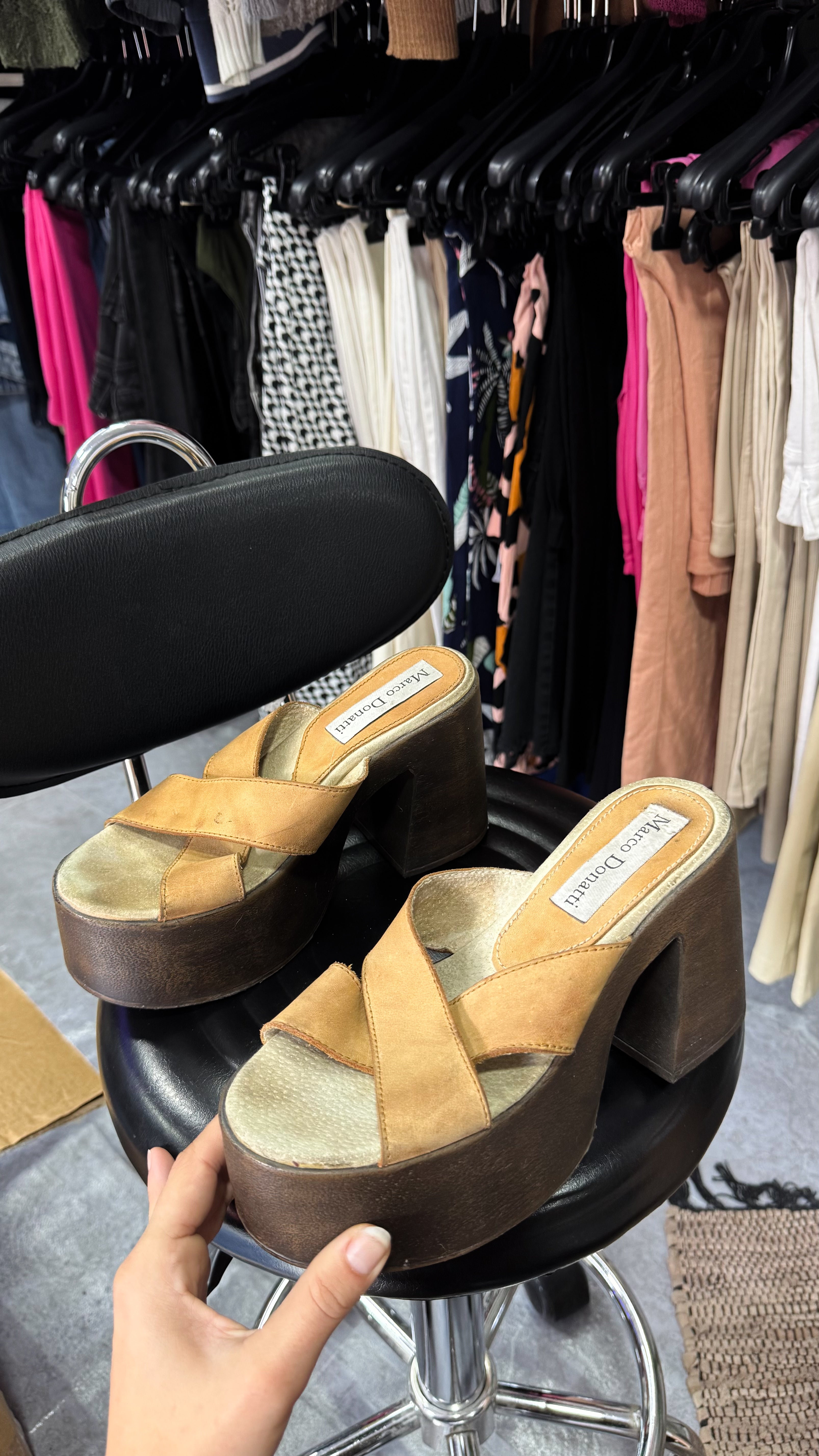 Sandalias Marco Donatti beige de cuero