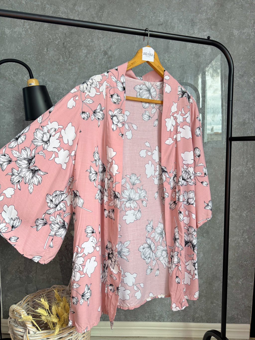 Kimono rosa de flores