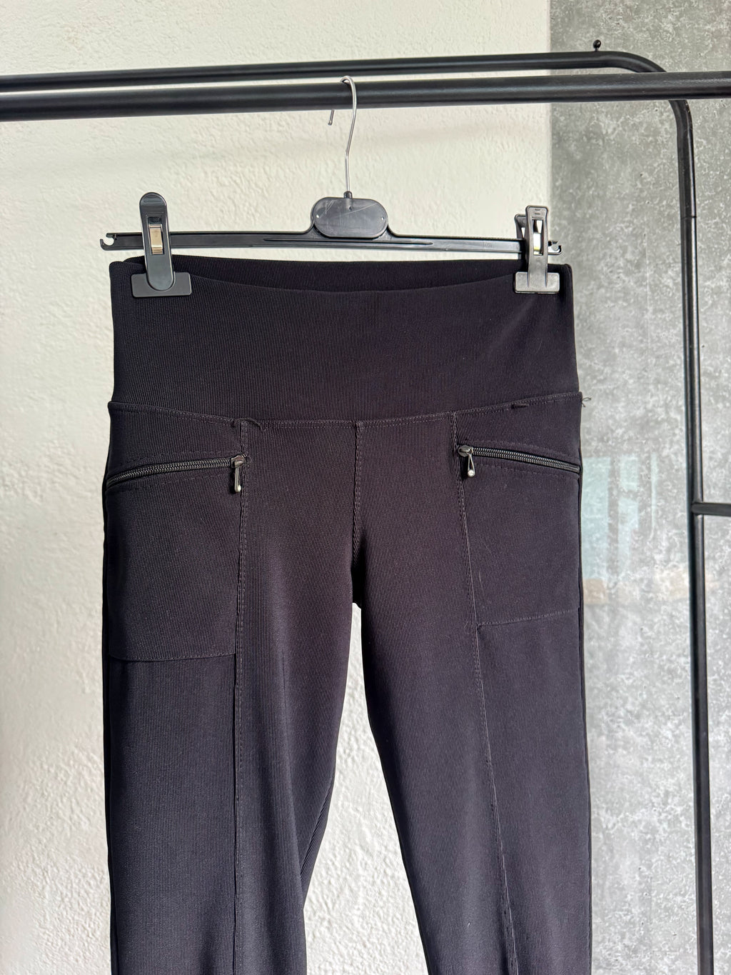 Pantalón negro talle M alicrado