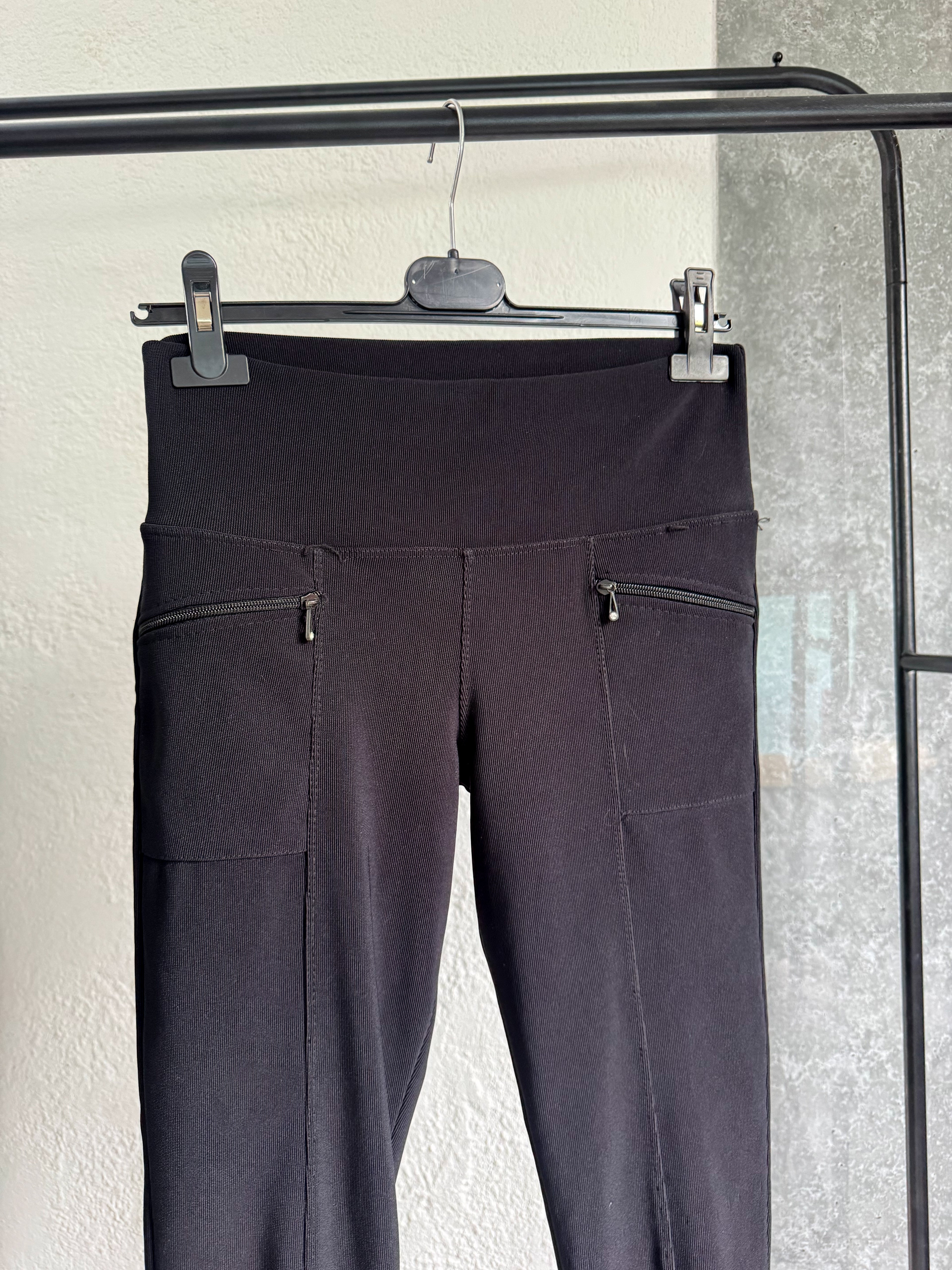 Pantalón negro talle M alicrado