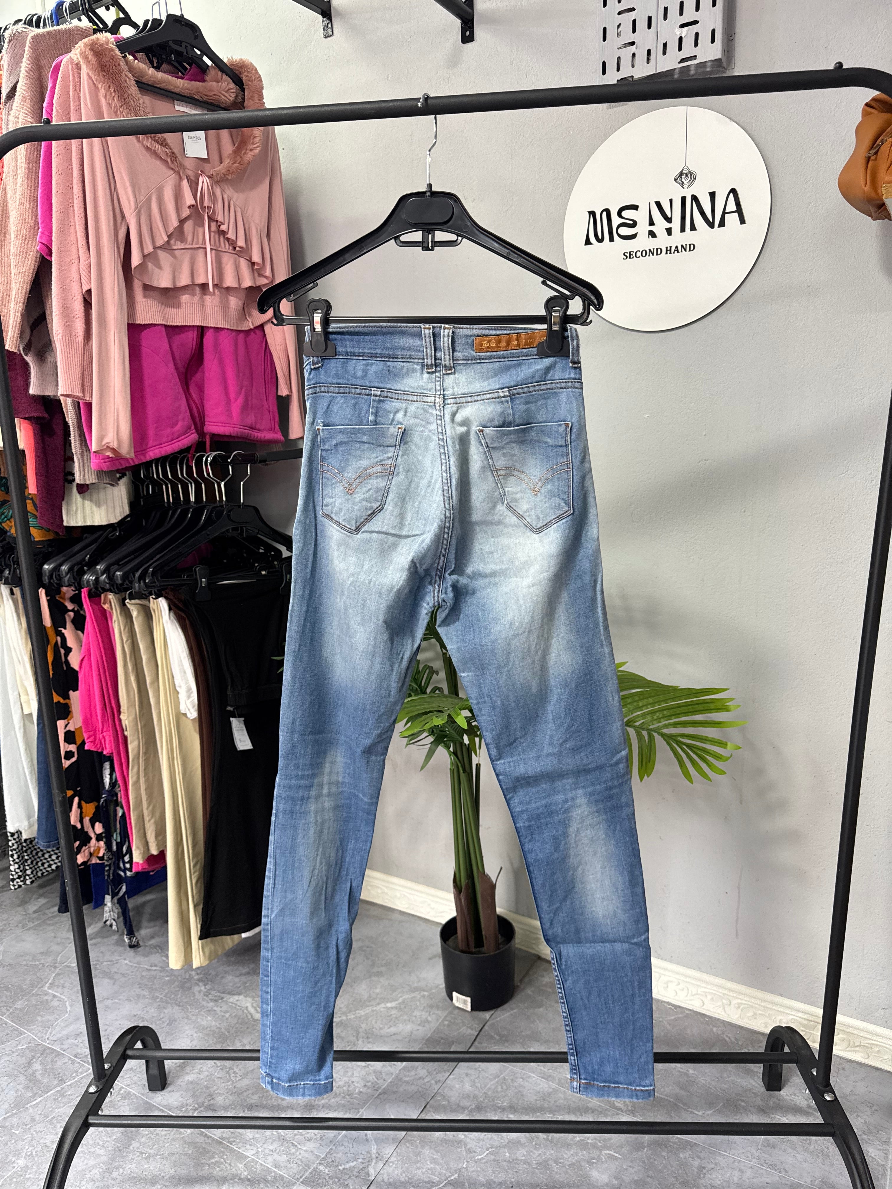 Jean al cuerpo *con detalles