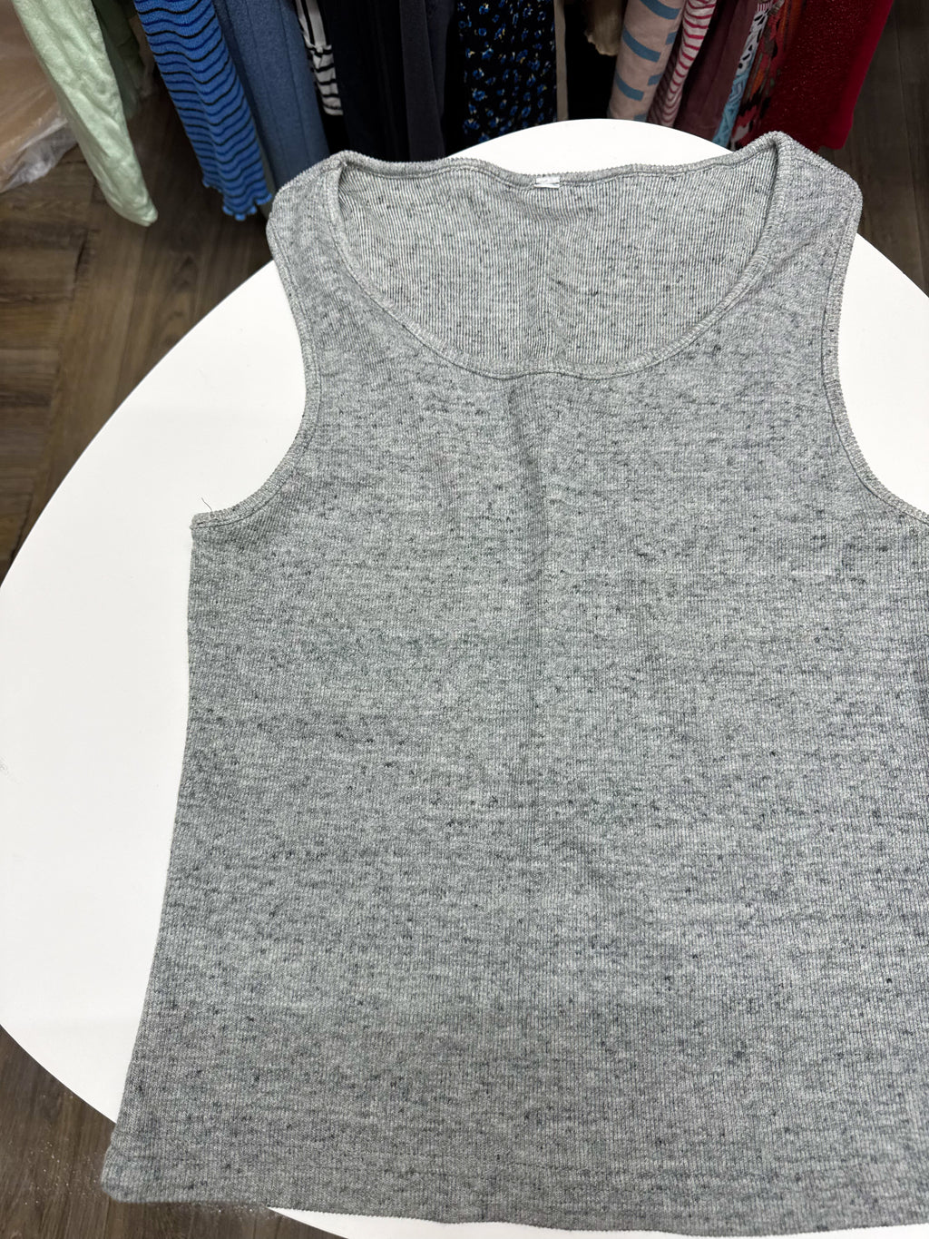 Musculosa básica gris