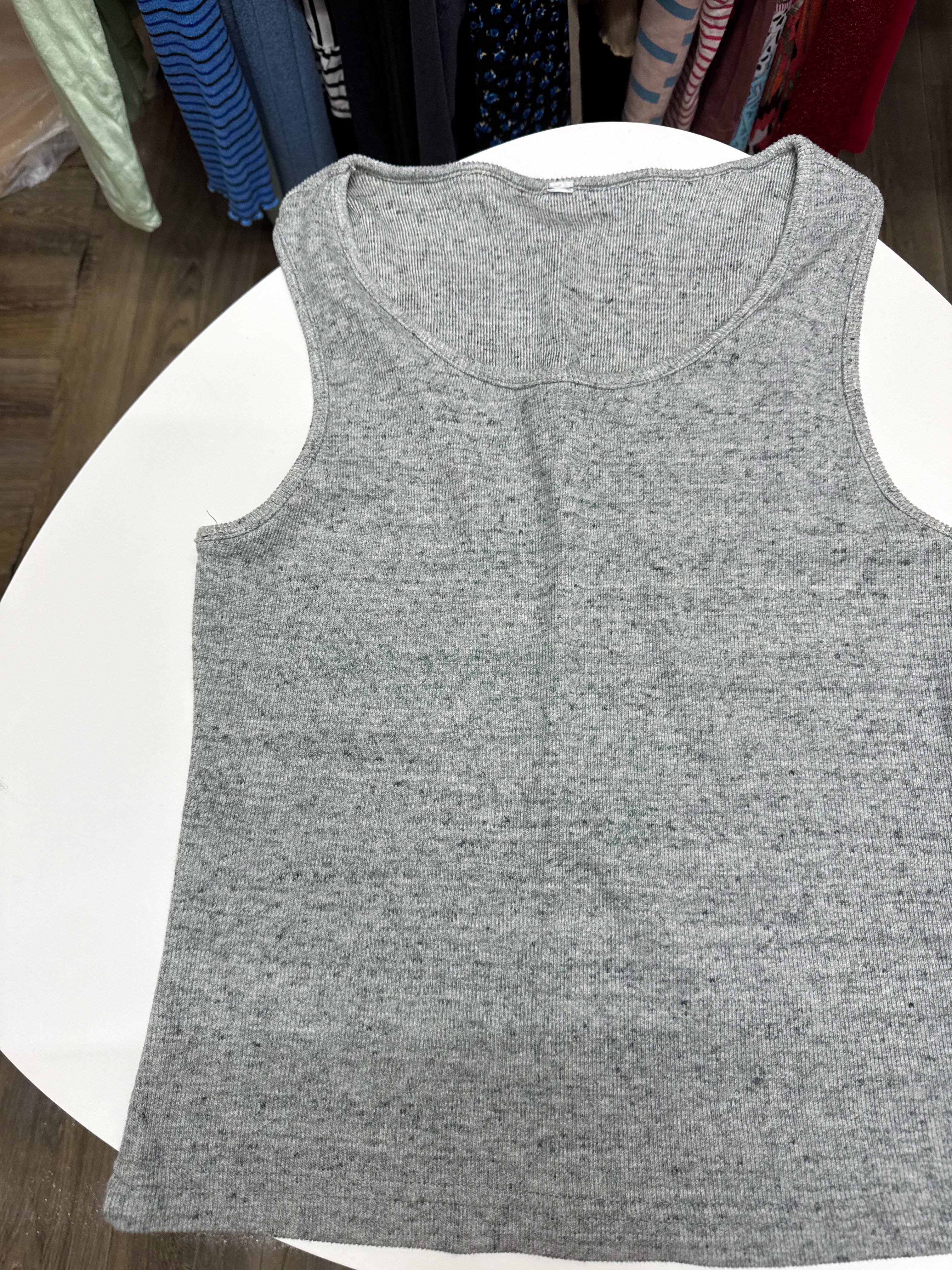 Musculosa básica gris