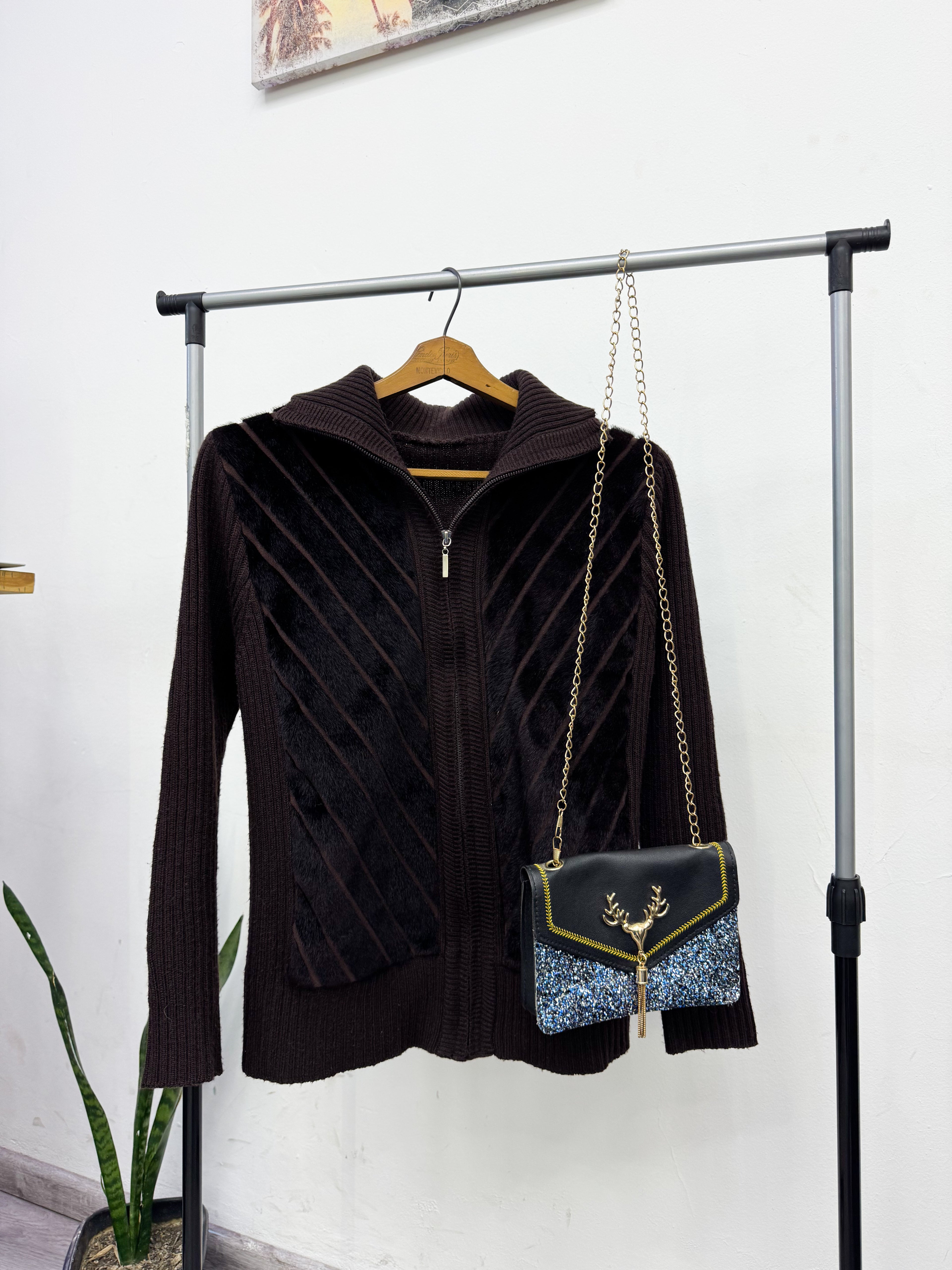 Campera marrón con piel