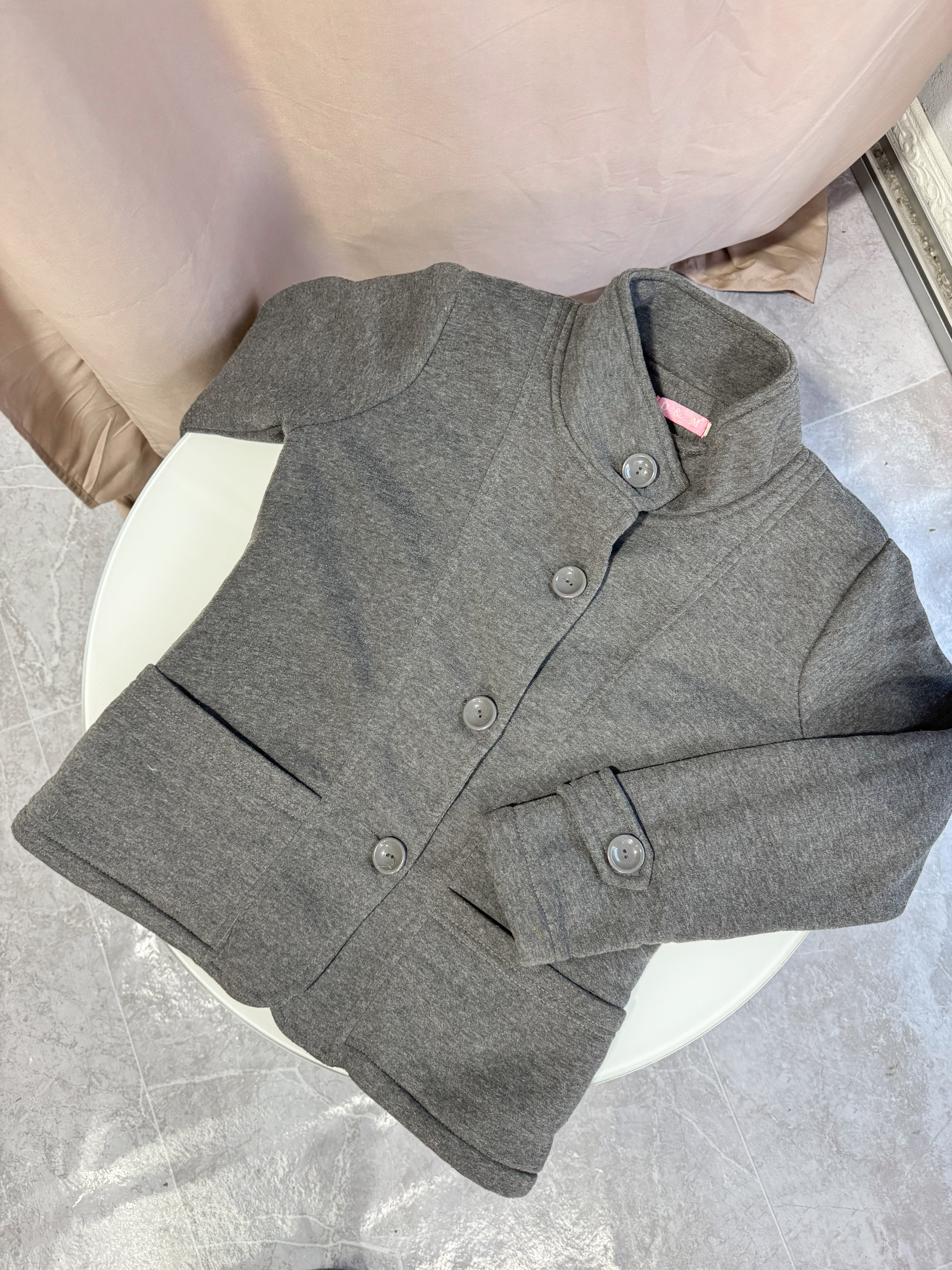 Chaqueta gris con corderito