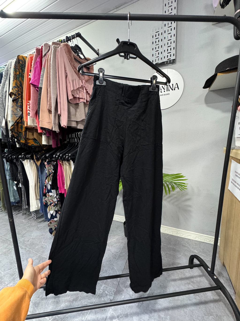 Pantalón ancho de tipo lino