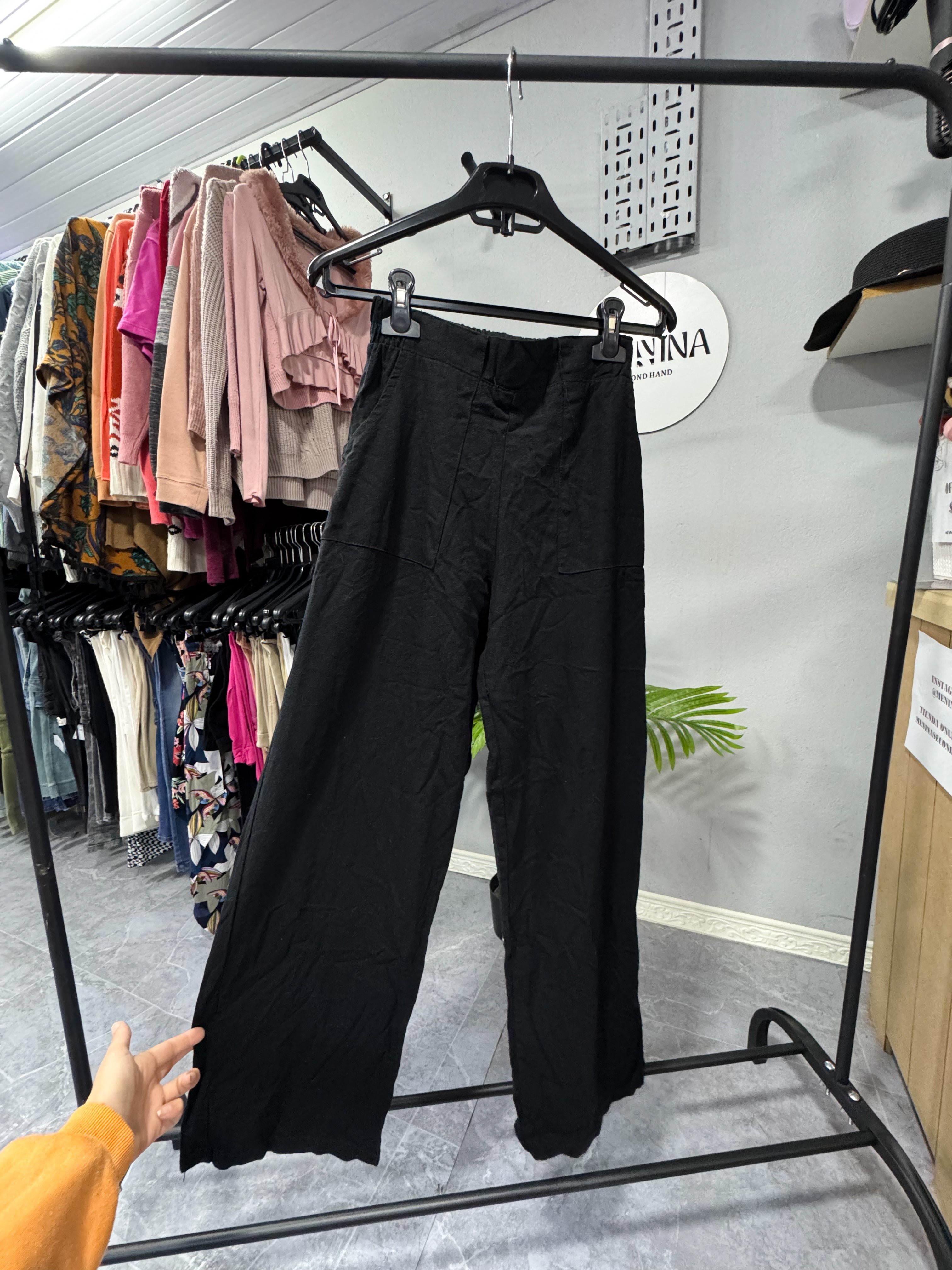 Pantalón ancho de tipo lino