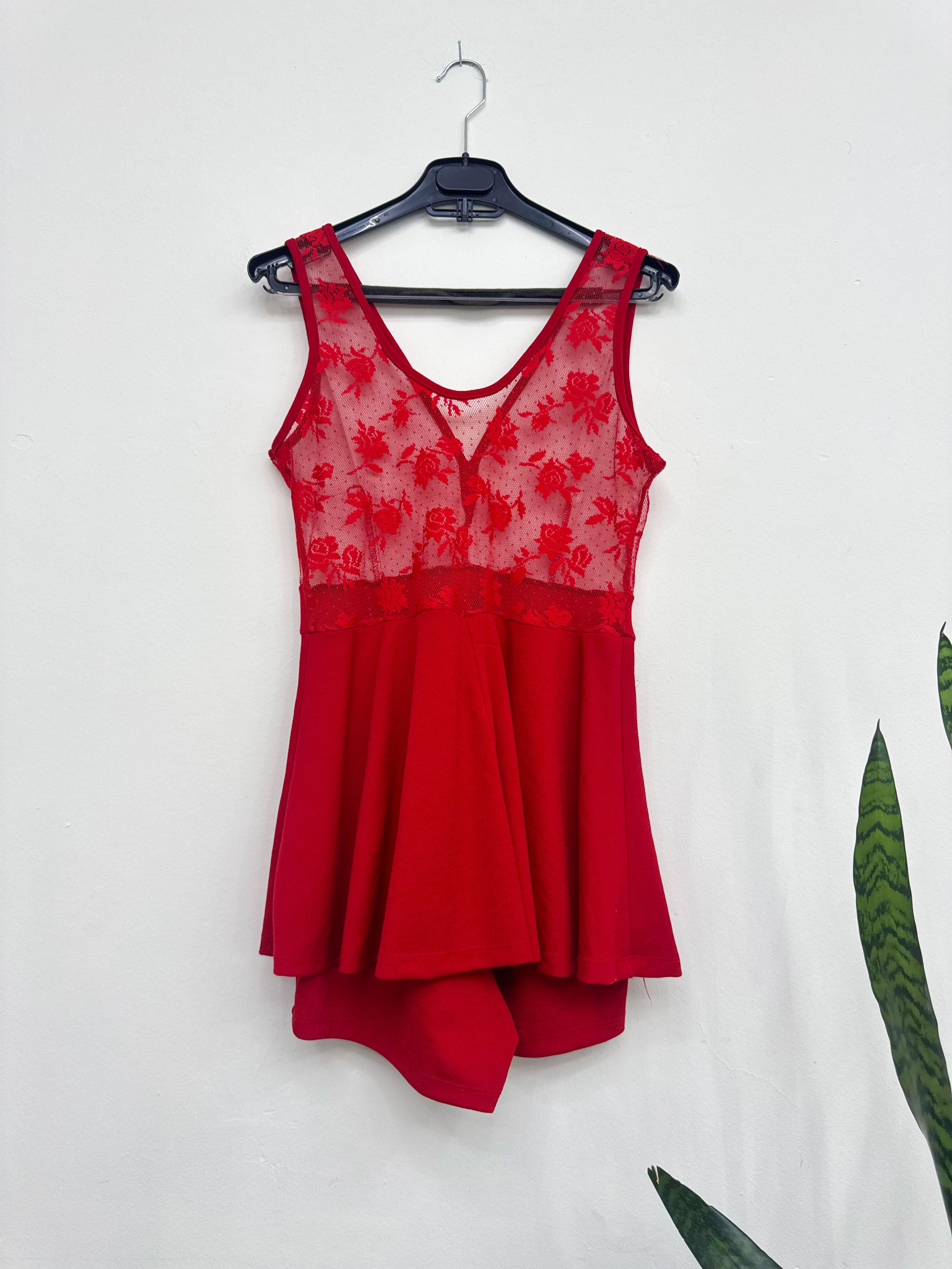 Vestido rojo con short abajo