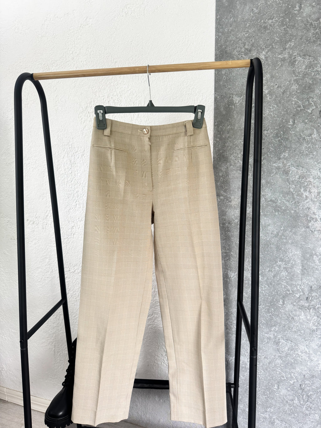 Pantalón de vestir beige a cuadros