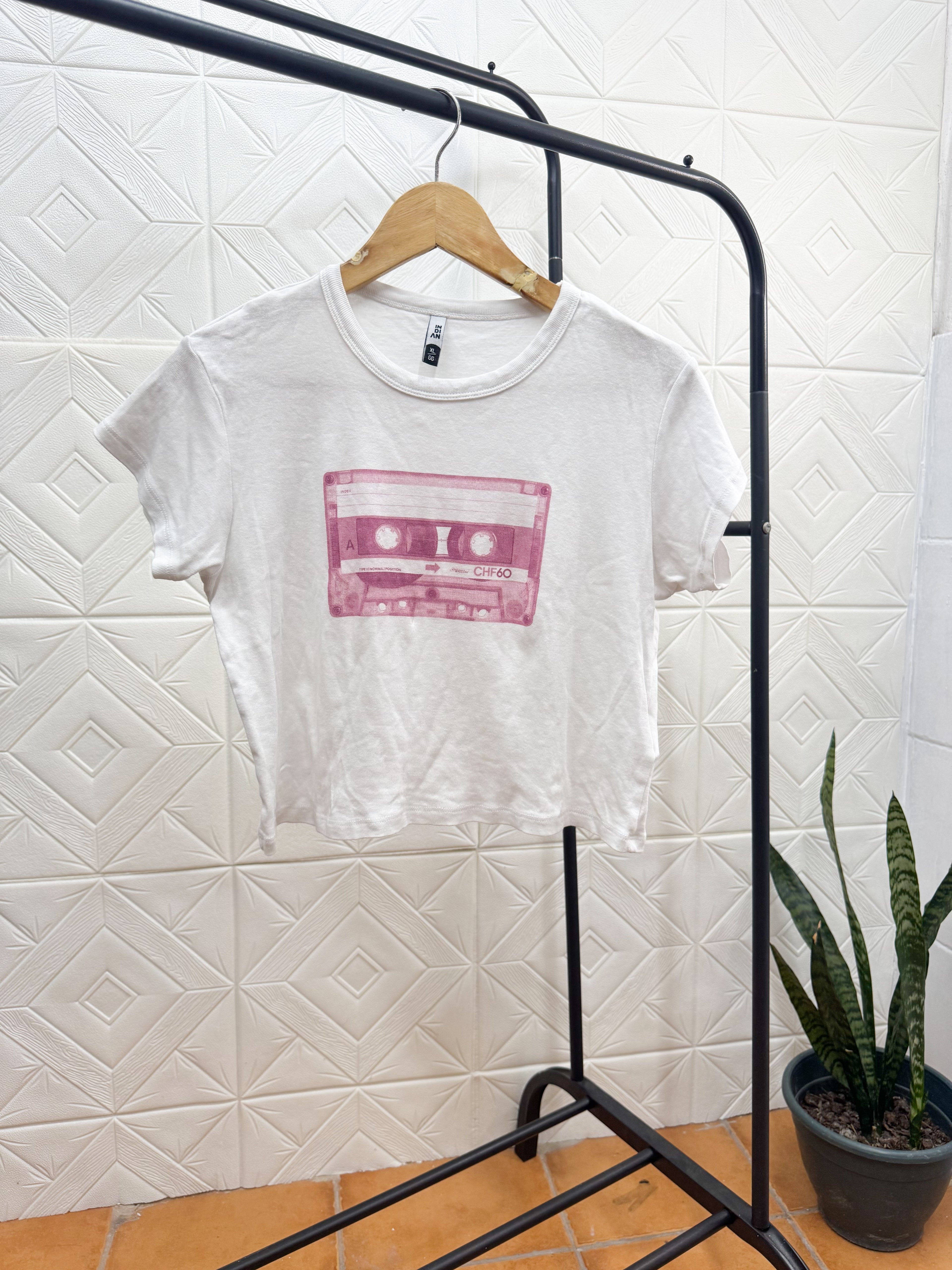 Top INDIAN blanco con estampado rosa