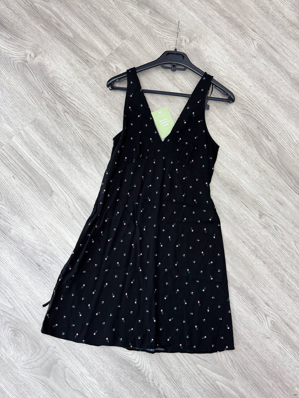 Vestido NUEVO negro con flores