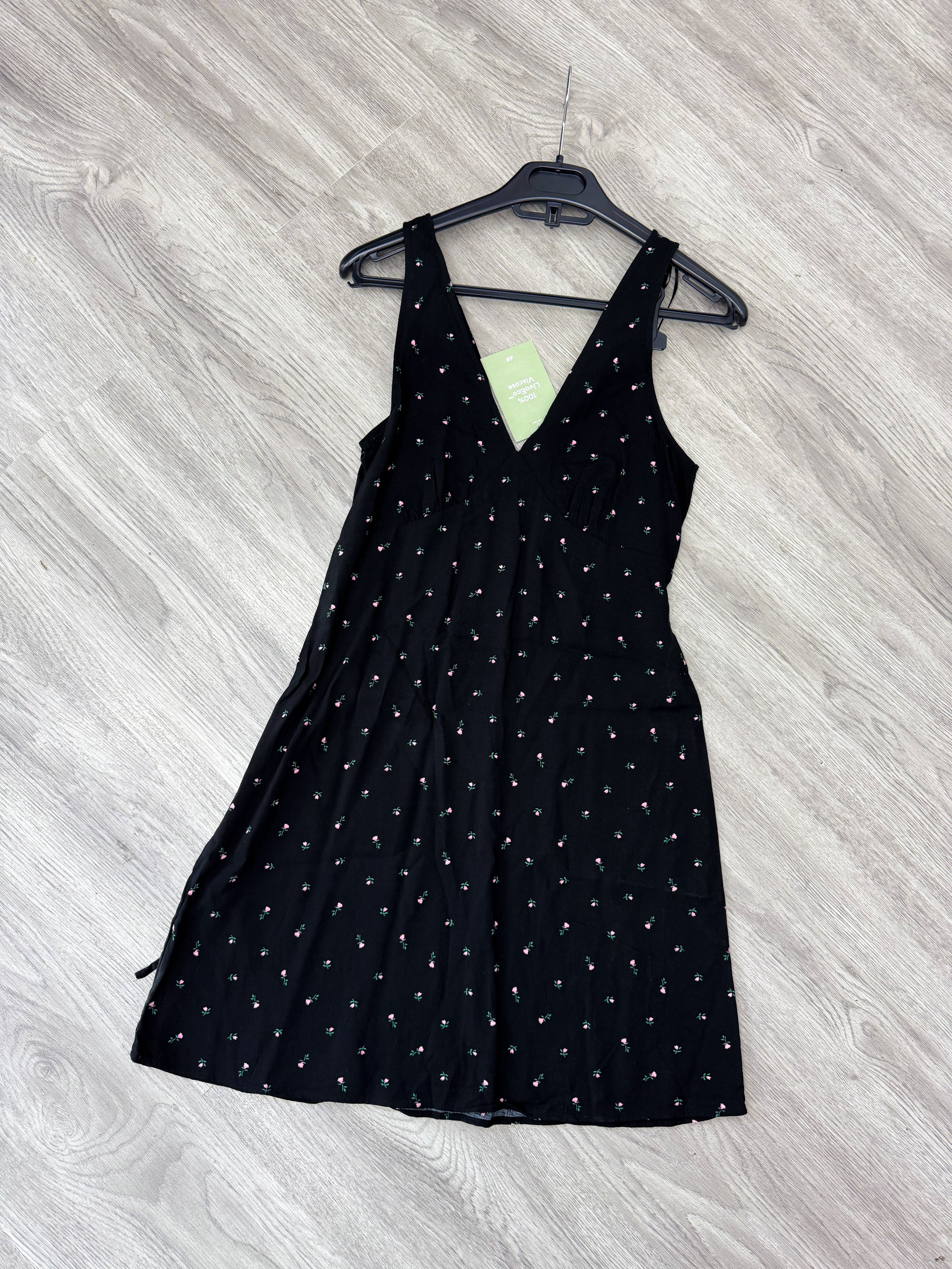 Vestido NUEVO negro con flores