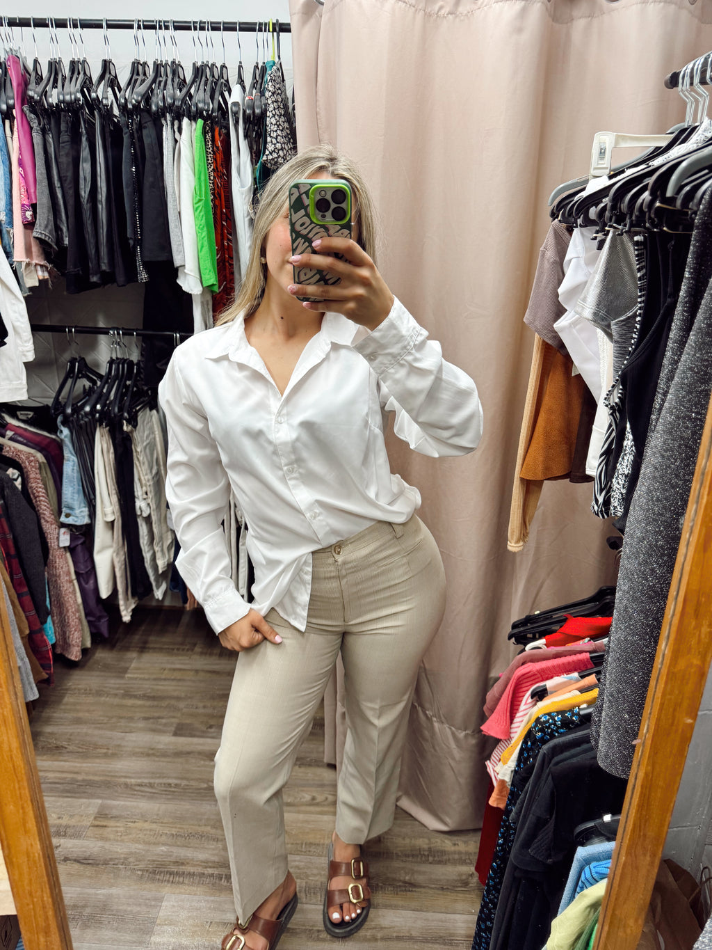 Pantalón de vestir beige a cuadros