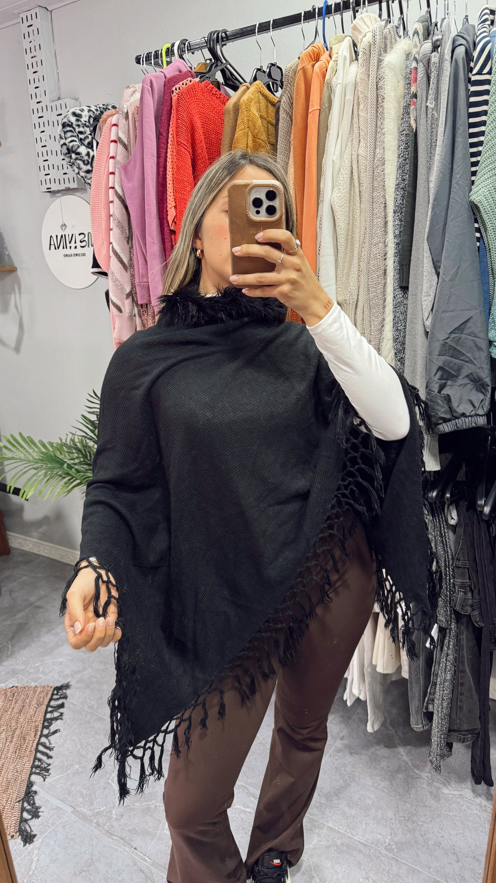 Poncho negro talle único