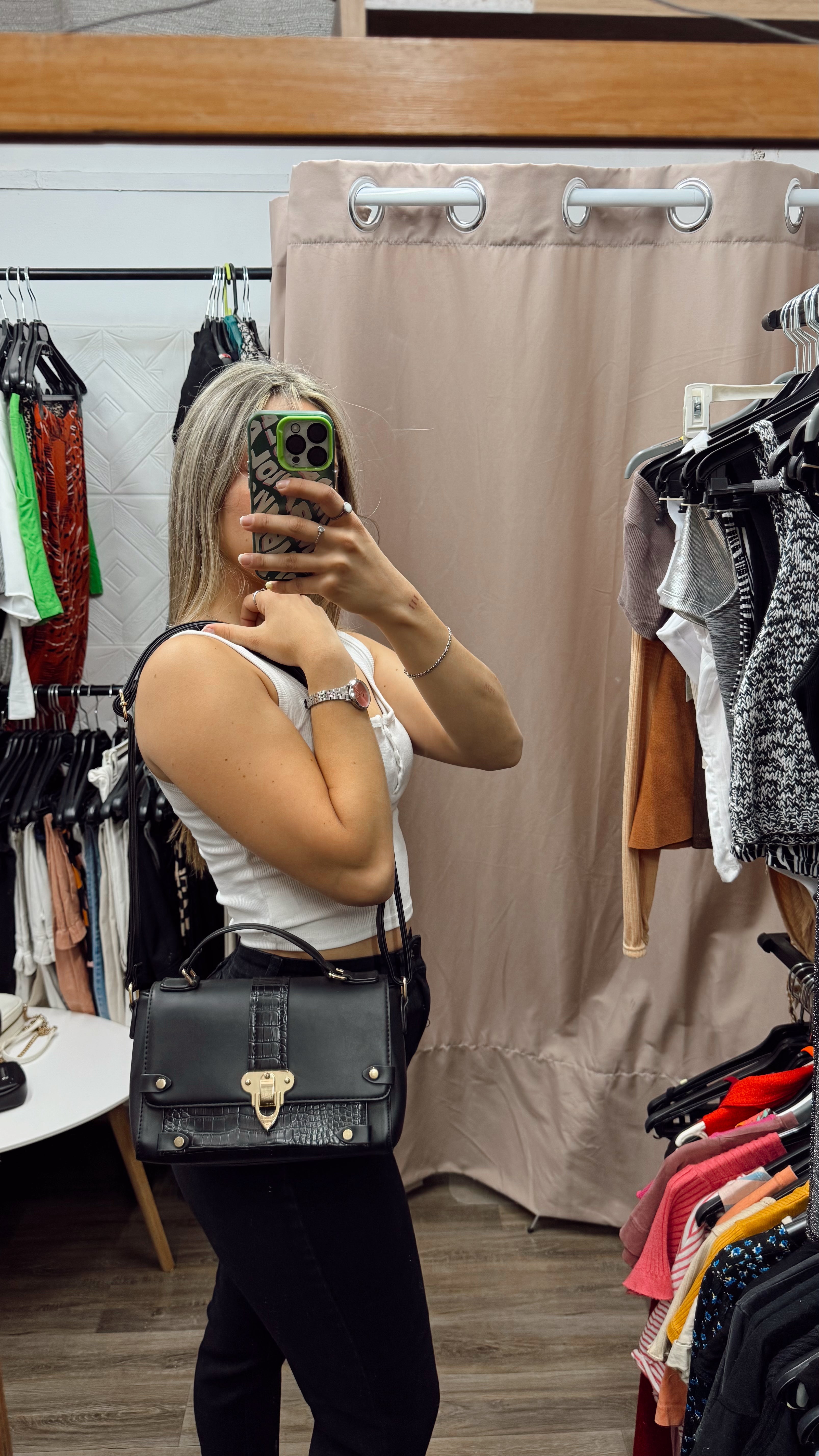 Cartera negra mediana