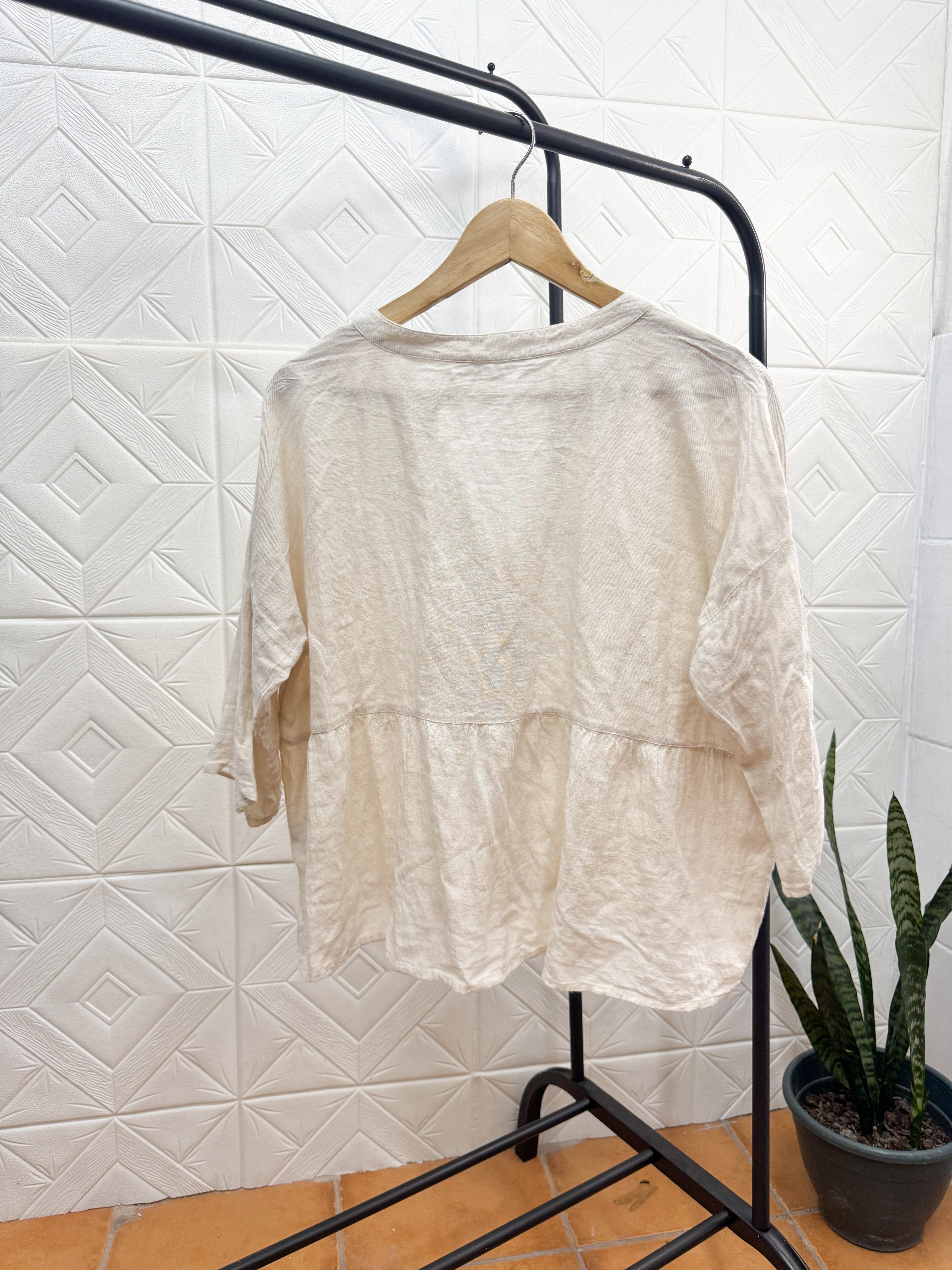 Blusa de lino beige talle XL