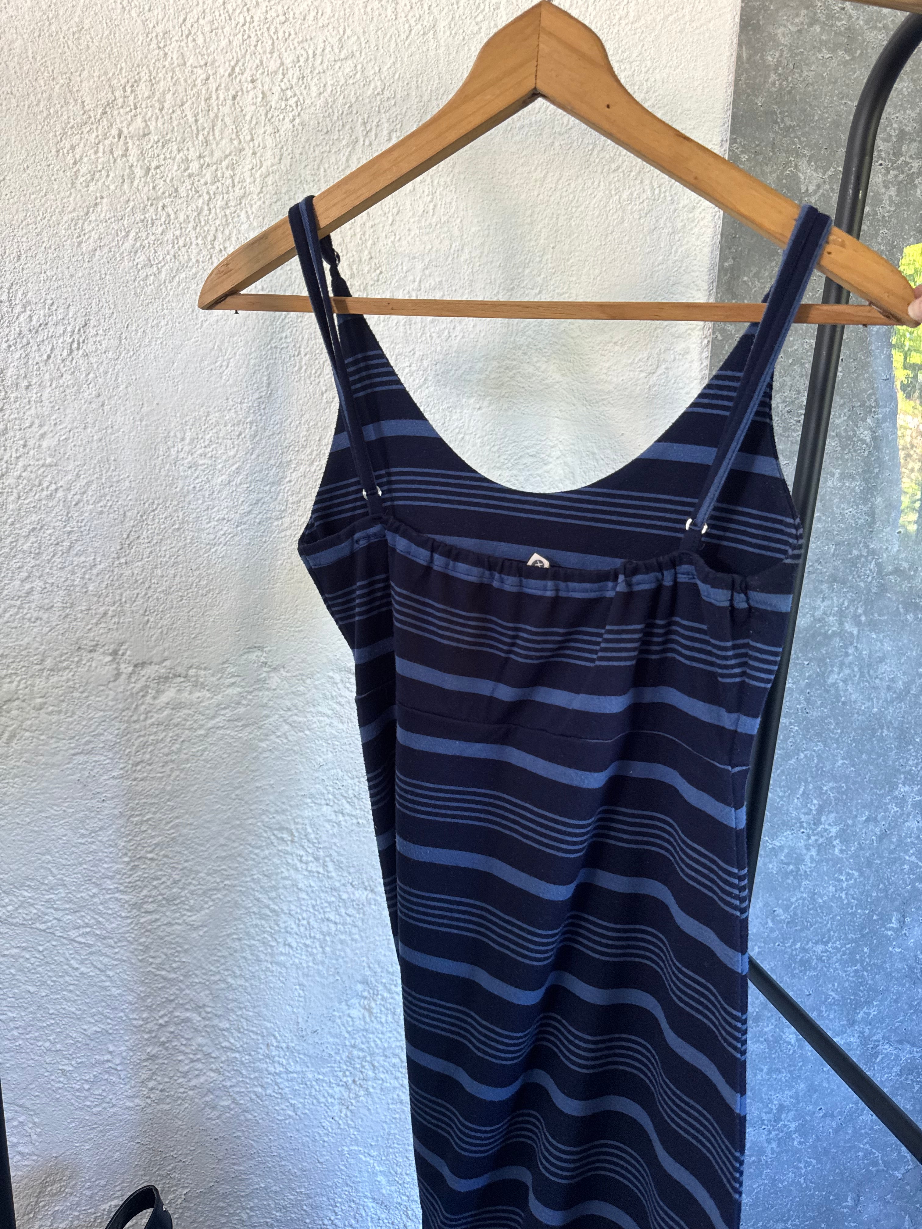 Vestido azul a rayas