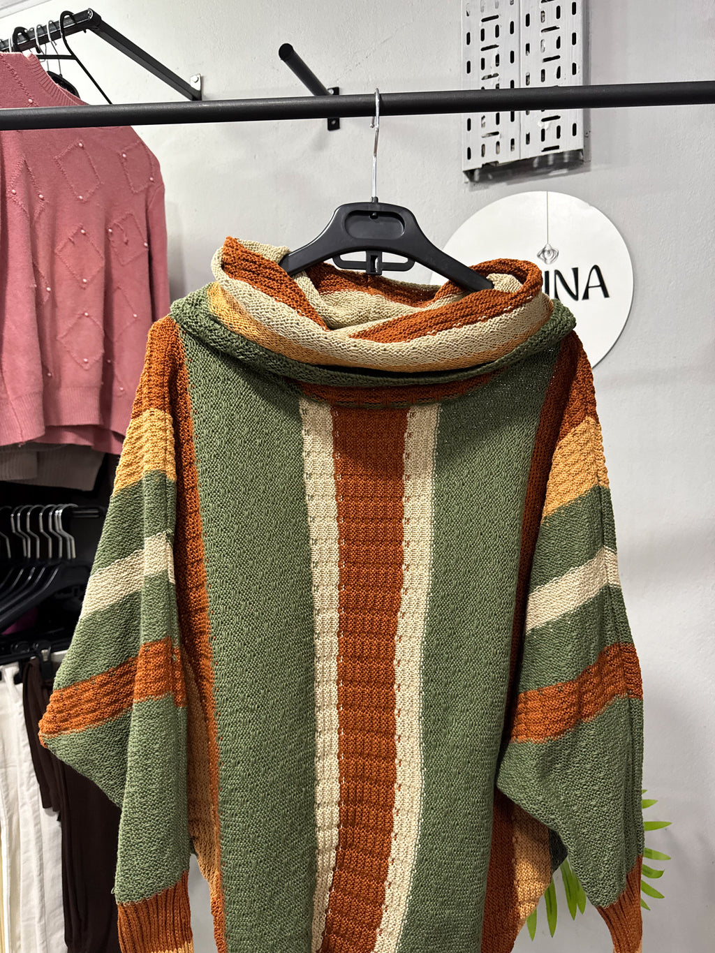 Polera verde beige y marrón
