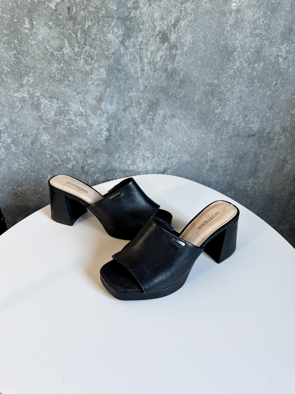 Sandalias de cuero negras