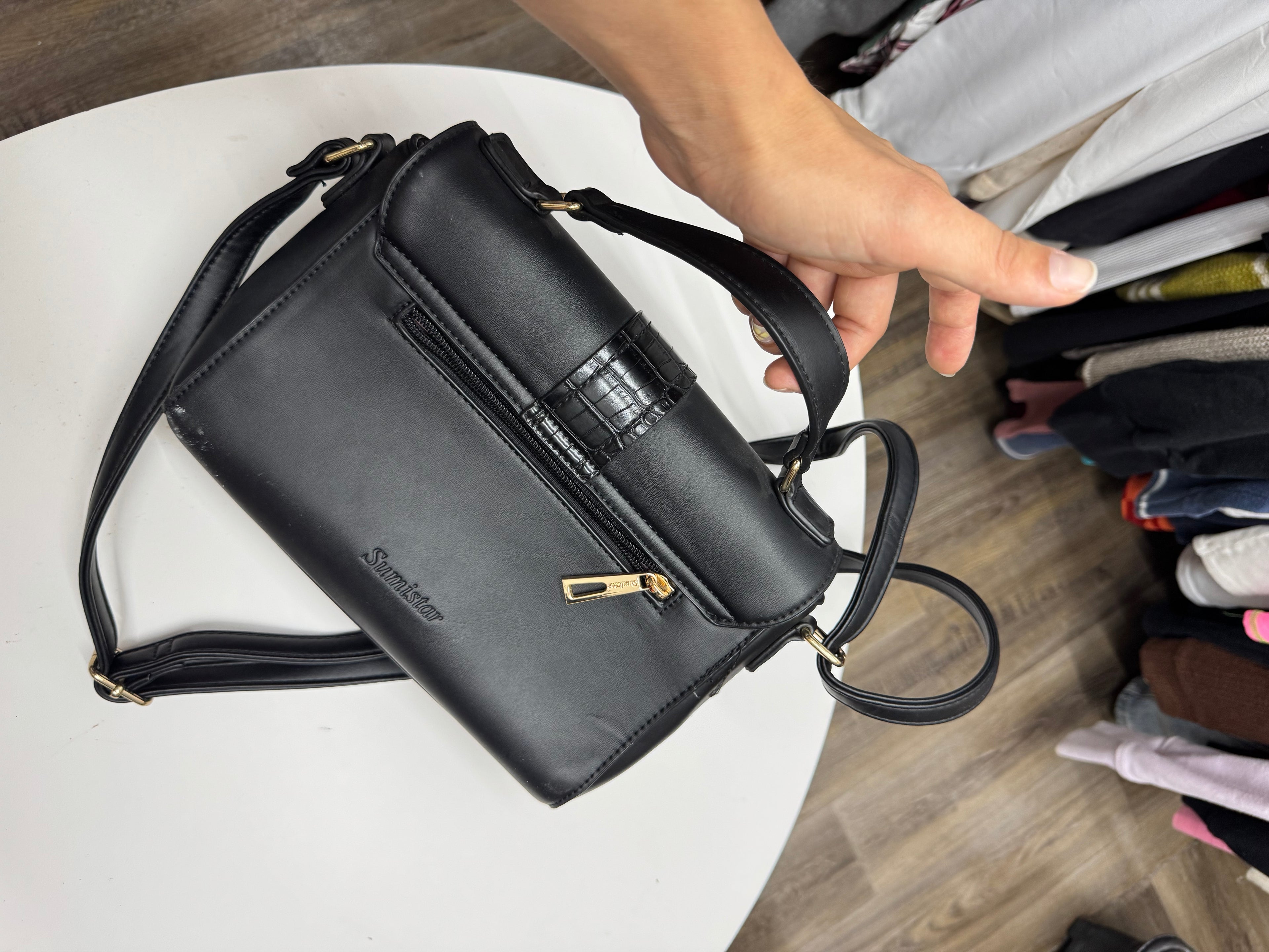 Cartera negra mediana