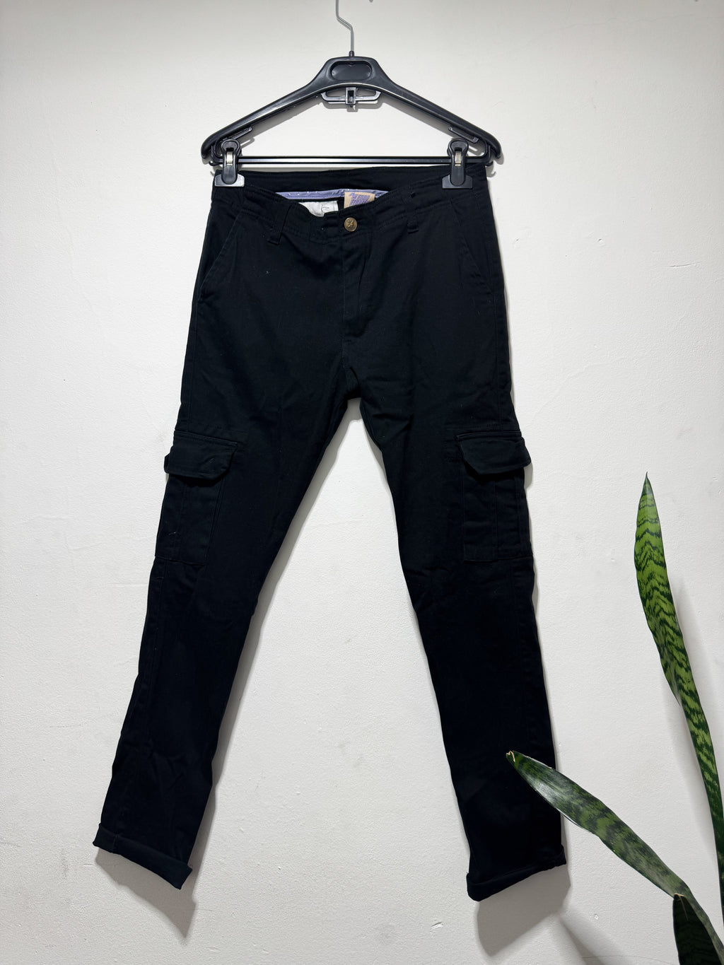 Pantalón cargo negro talle 28