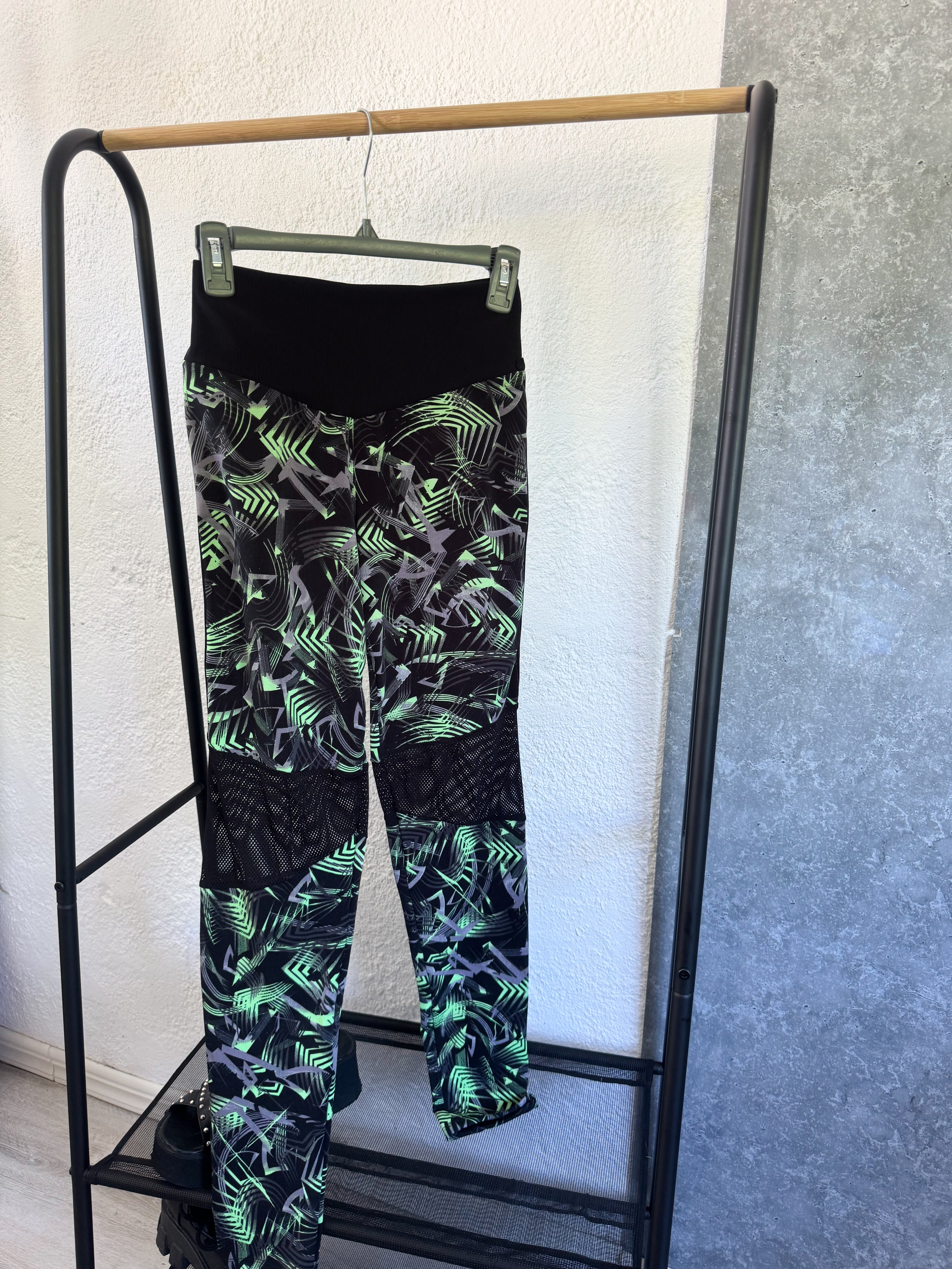 Calza deportiva gym verde y negro