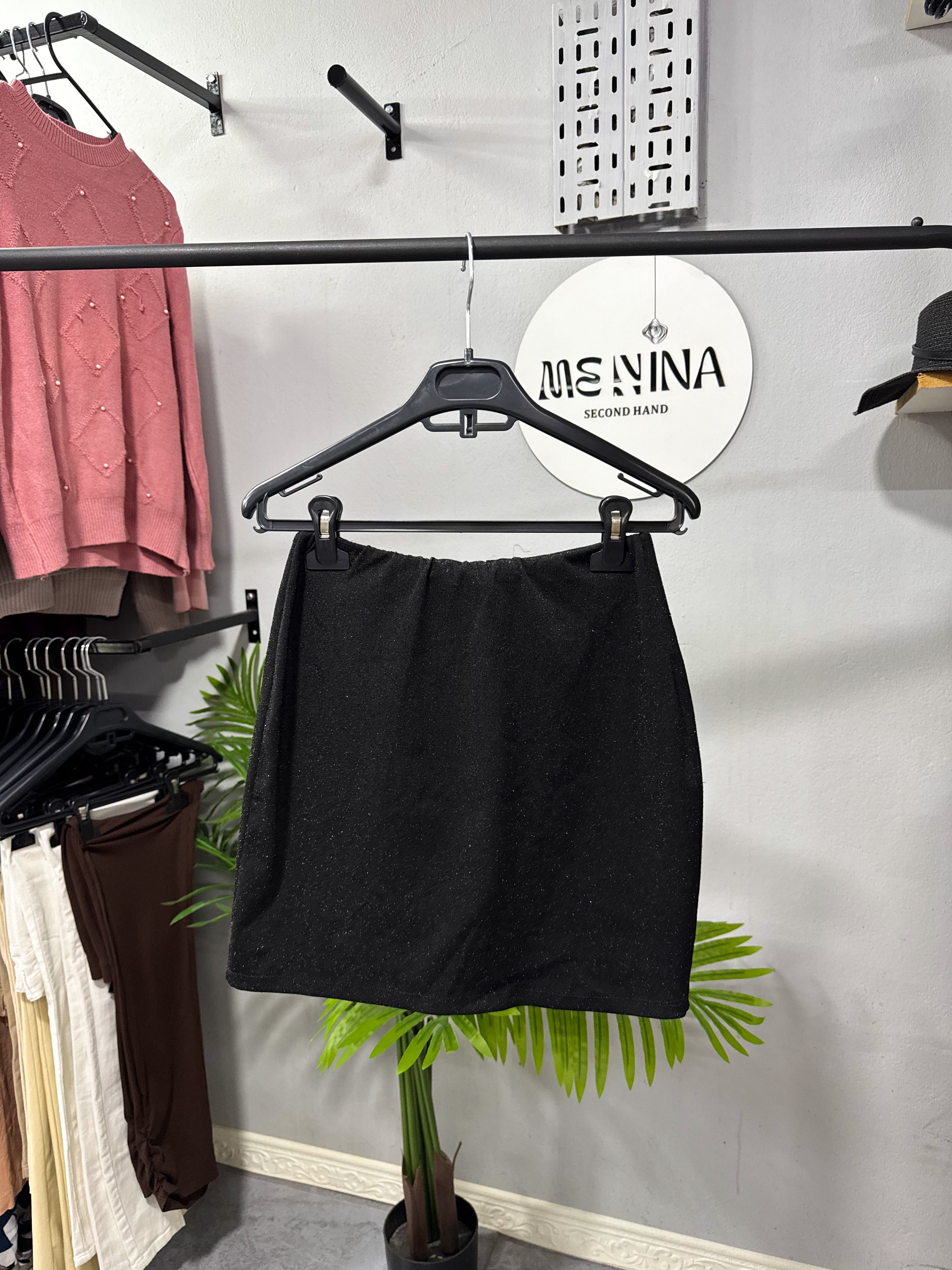 Pollera negra brillosa talle S