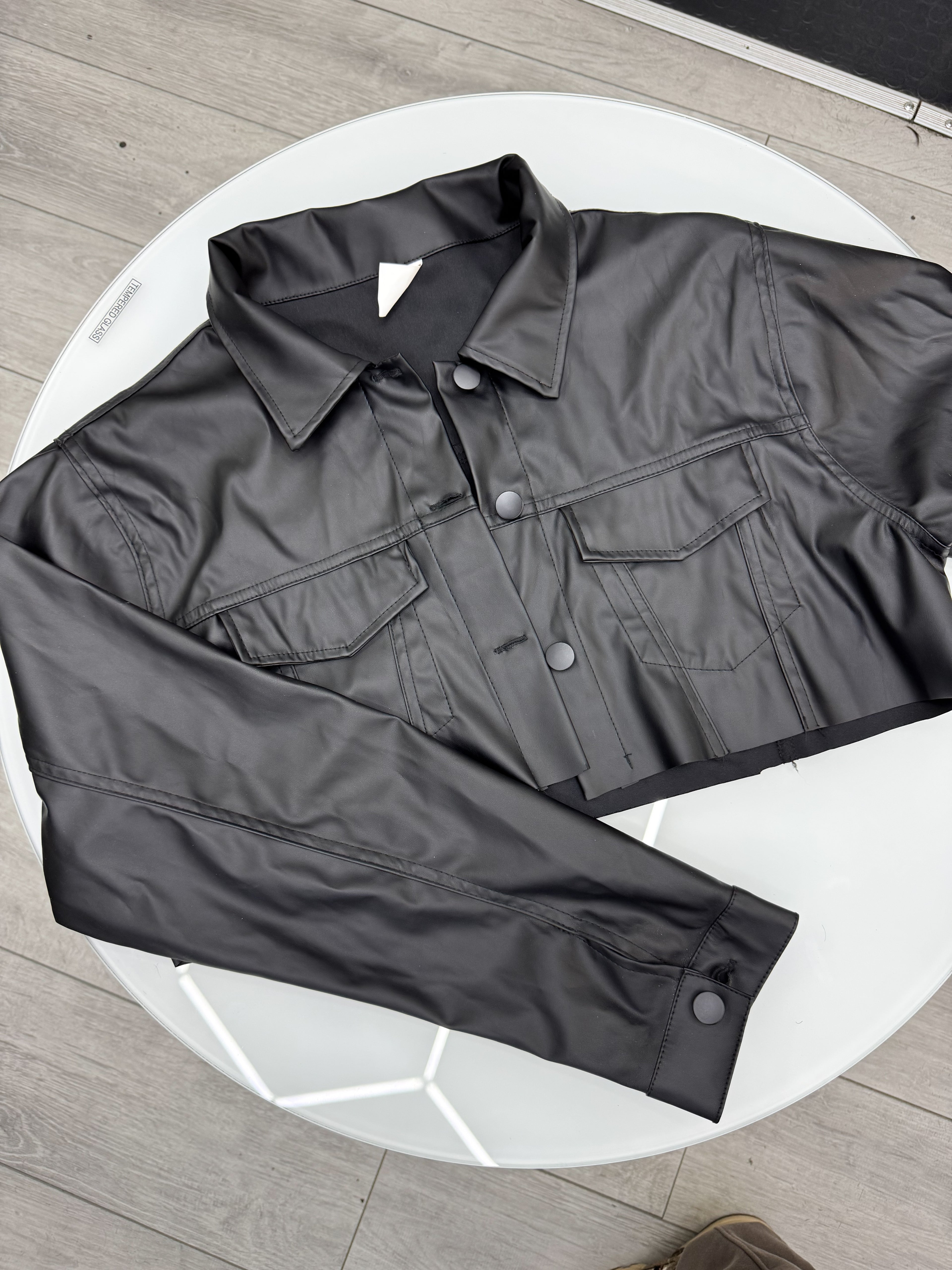 Chaqueta eco cuero corta