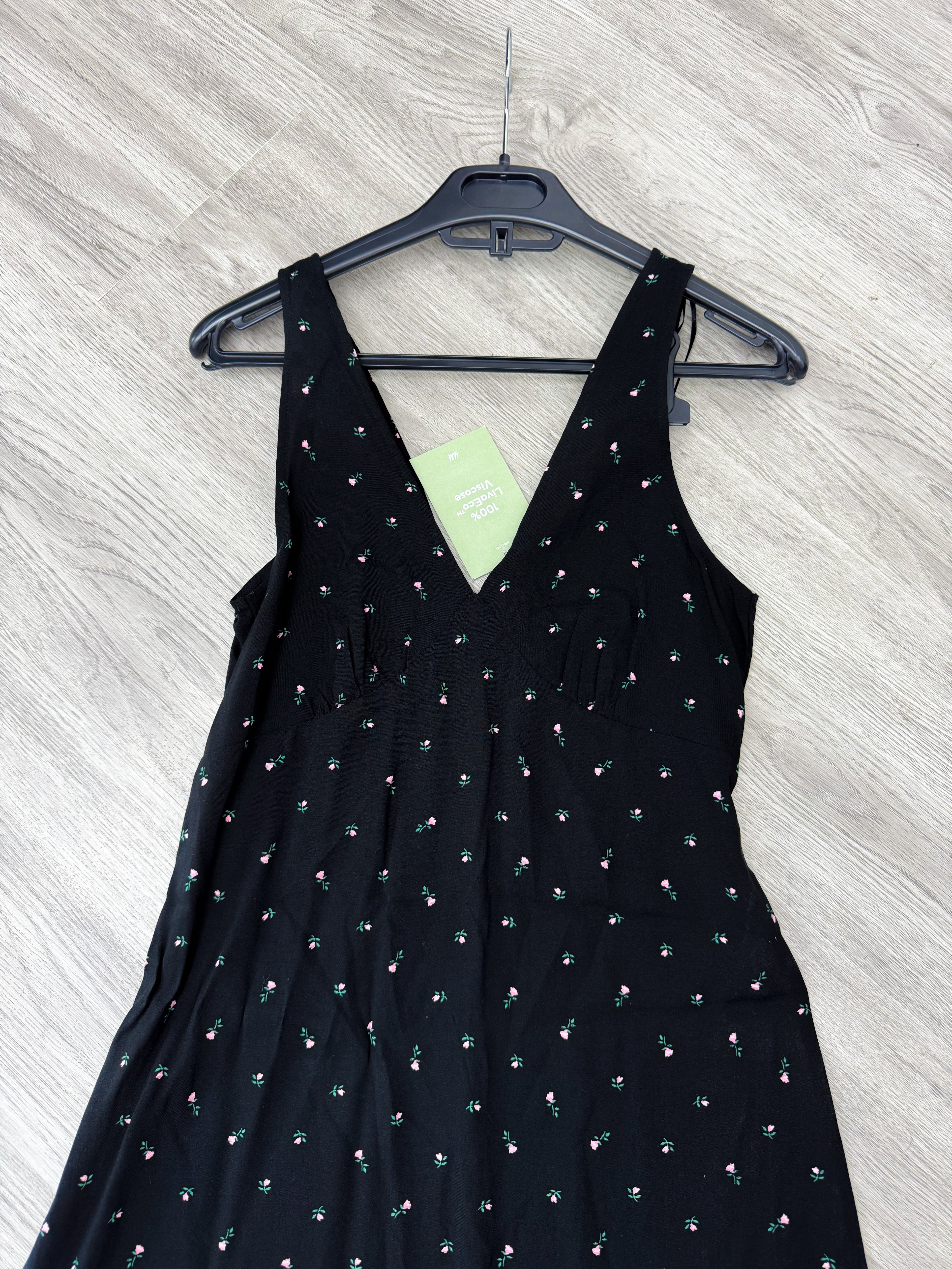 Vestido NUEVO negro con flores