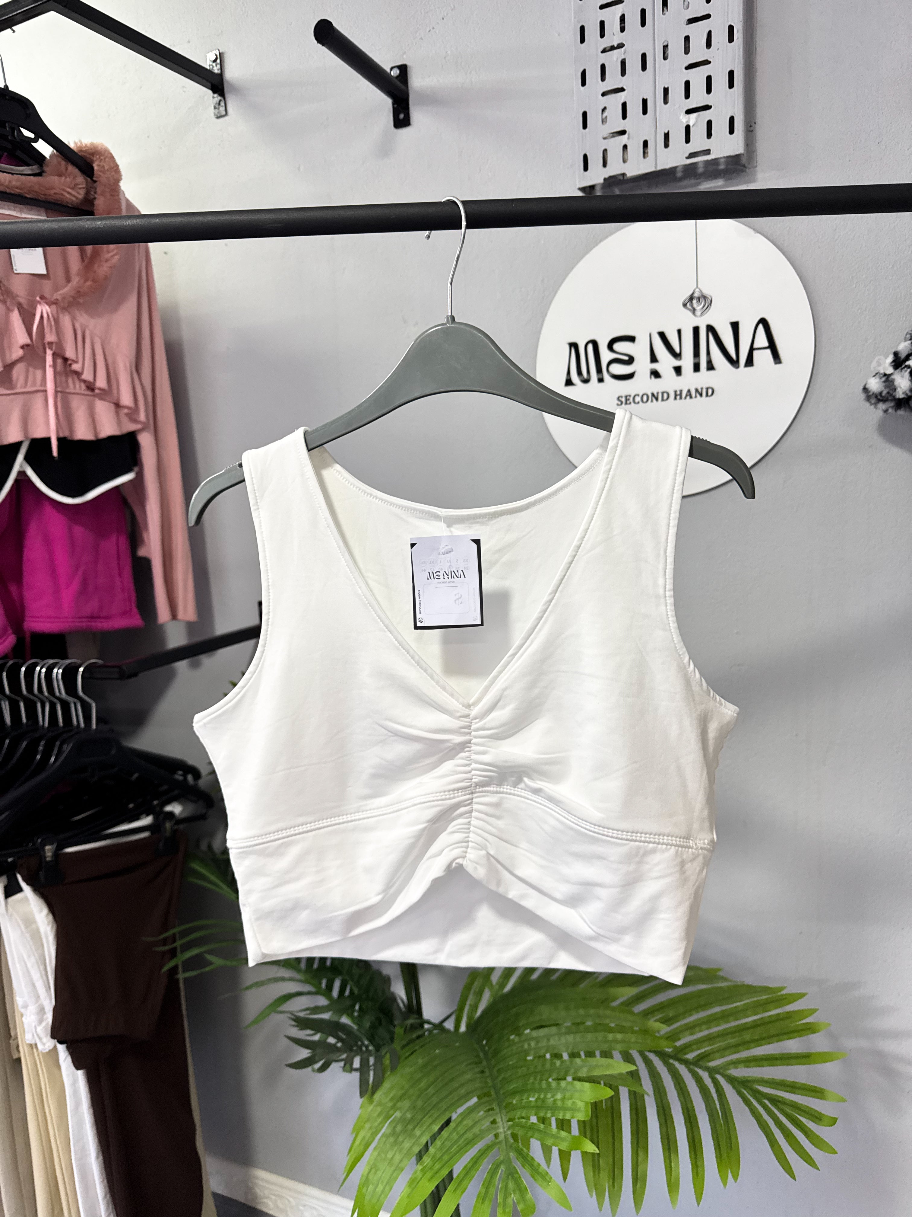 Top blanco deportivo