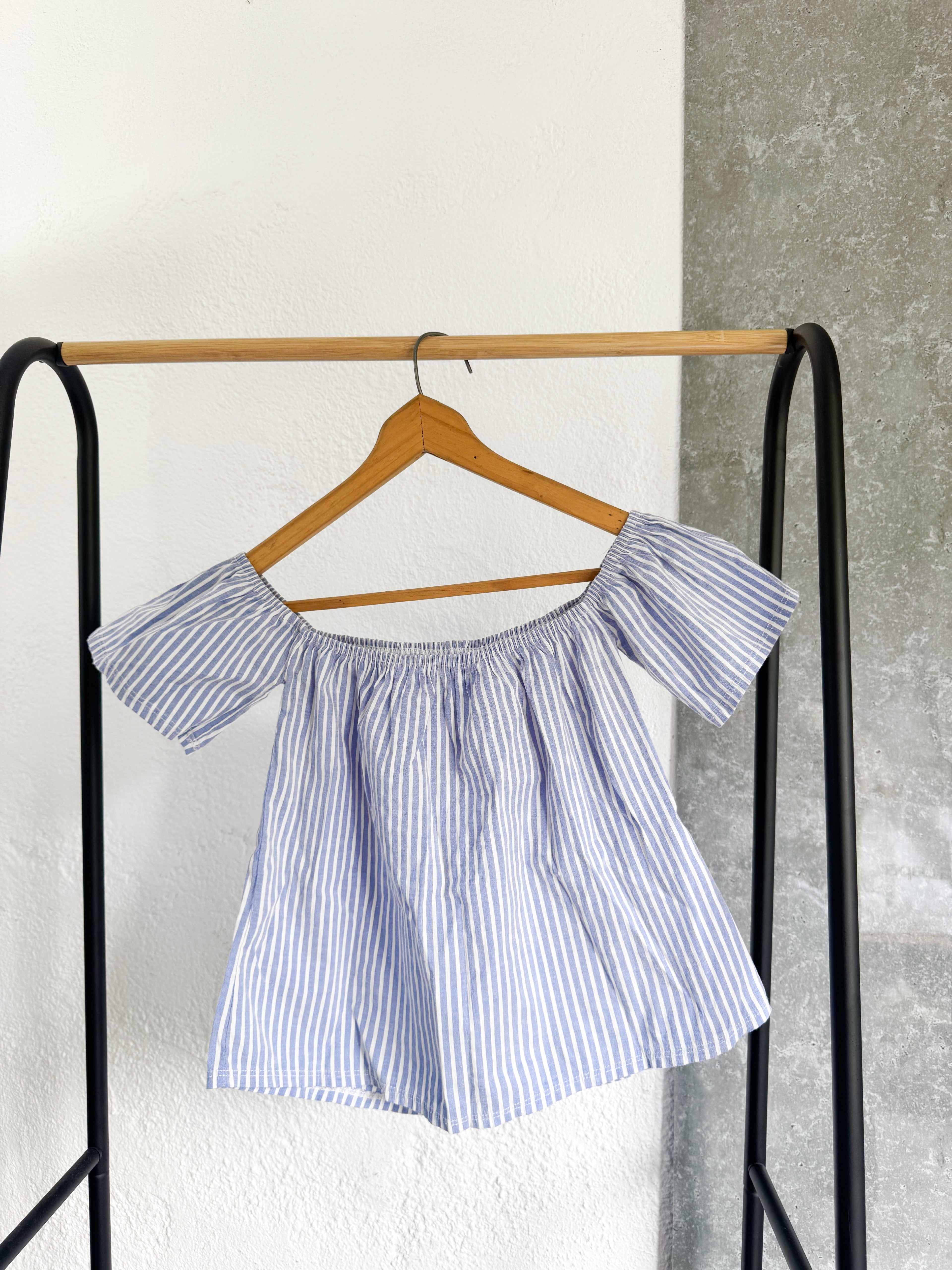 Blusa celeste y blanco con botones