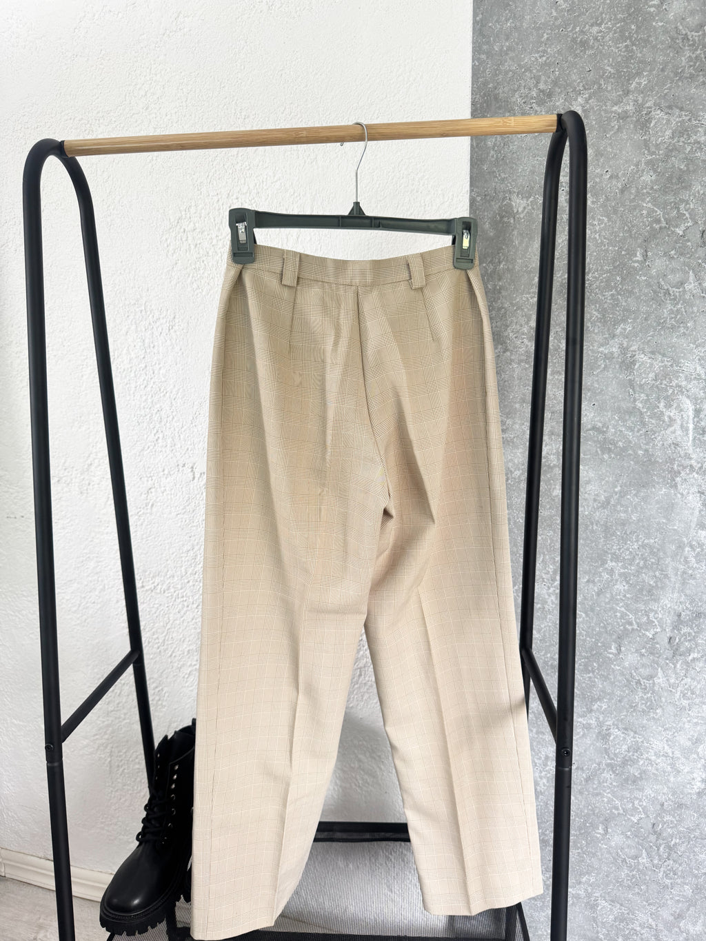 Pantalón de vestir beige a cuadros